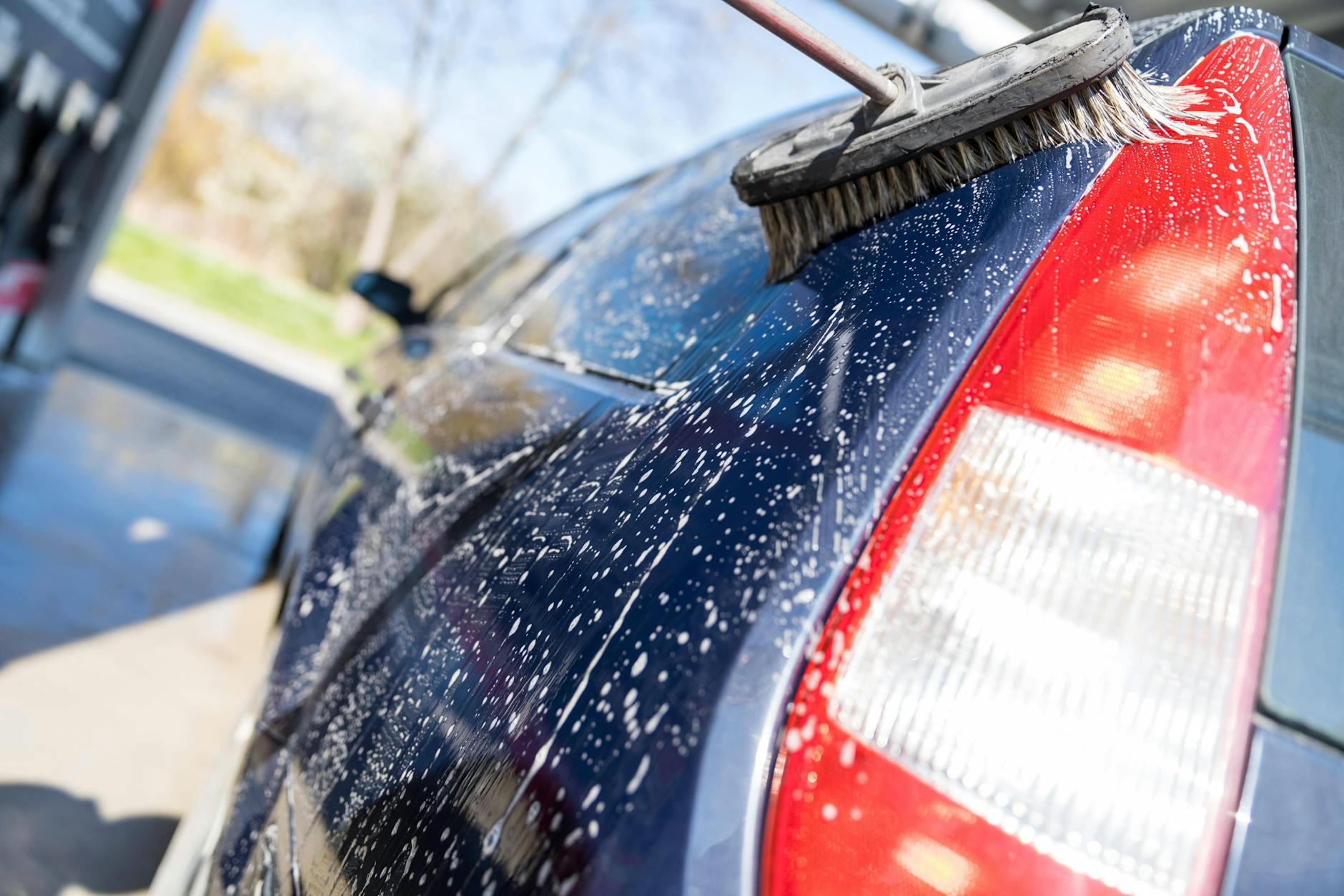 Autowäsche bei Wasserknappzeit könnte bald beschränkt werden.
