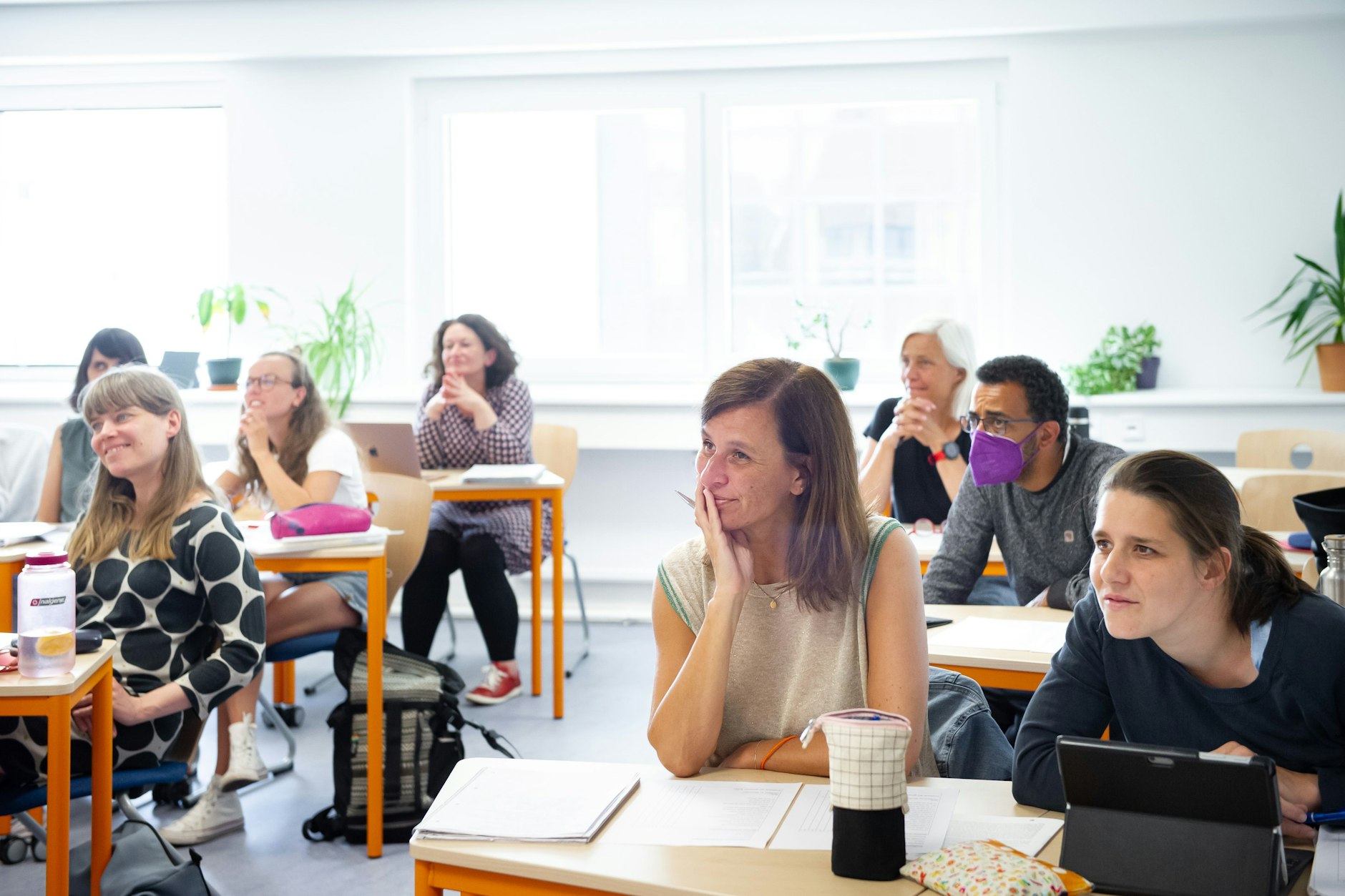 Eine eingeschworene Truppe: engagierte Frauen und Männer, die aus den unterschiedlichsten Berufen aufgebrochen sind.