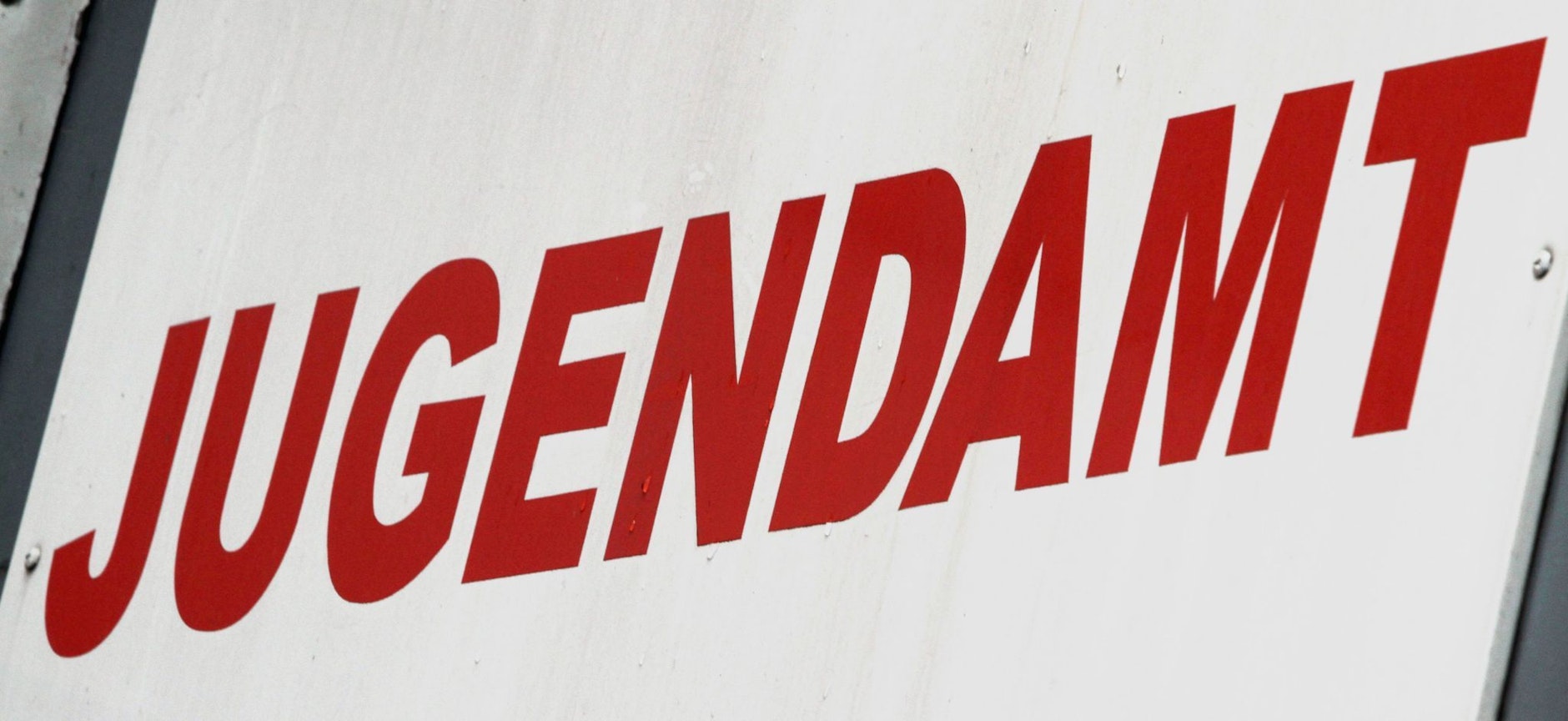 ARCHIV - Jugendämter mussten wieder häufiger eingreifen, um Kinder und Jugendliche zu schützen.  