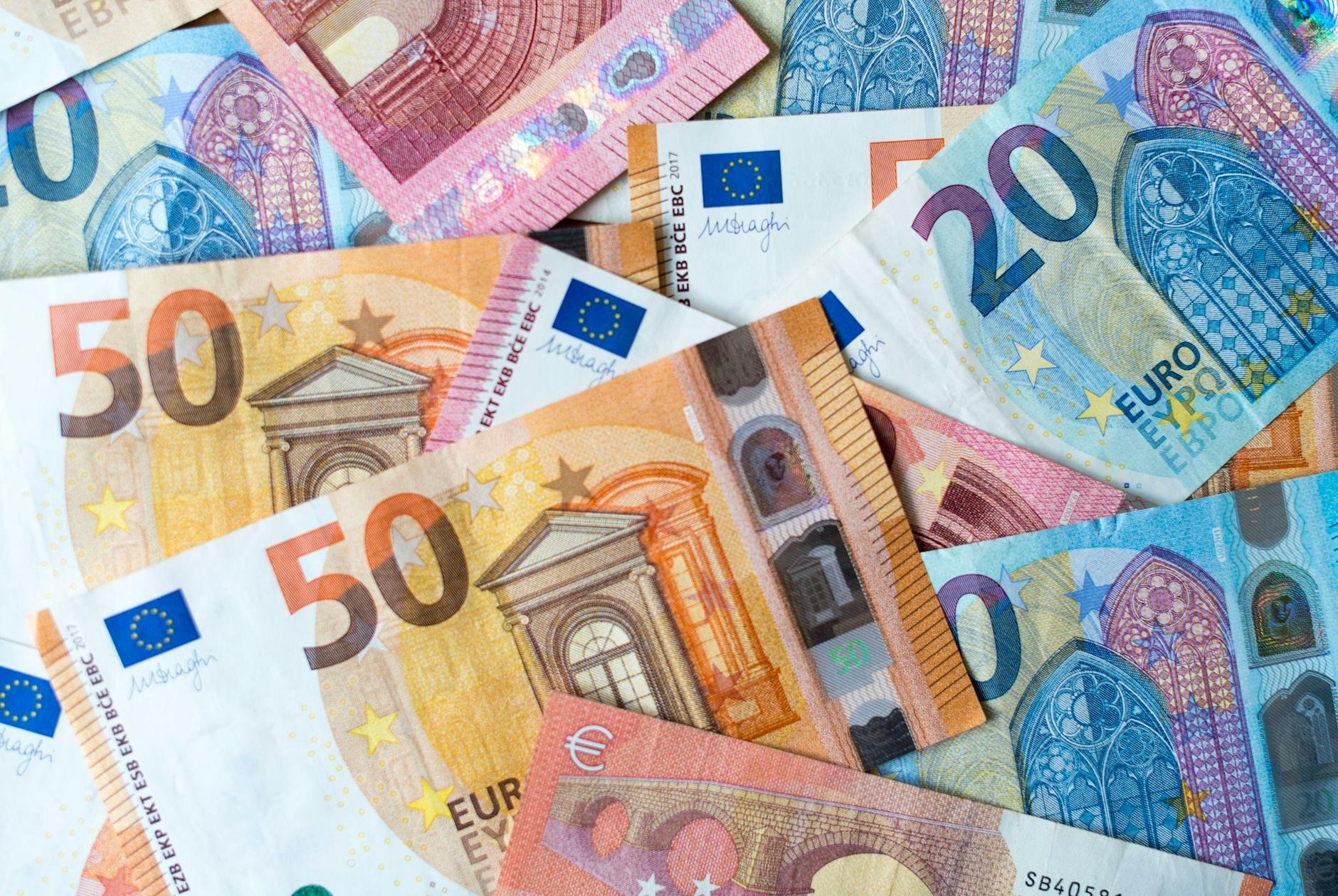 ARCHIV - Studierende, die Bafög beziehen, müssen penibel auf ihre Ausgaben achten. Ab August soll sich die Situation für die Betroffenen durch eine Erhöhung der Finanzierung etwas entspannen. ld/dpa