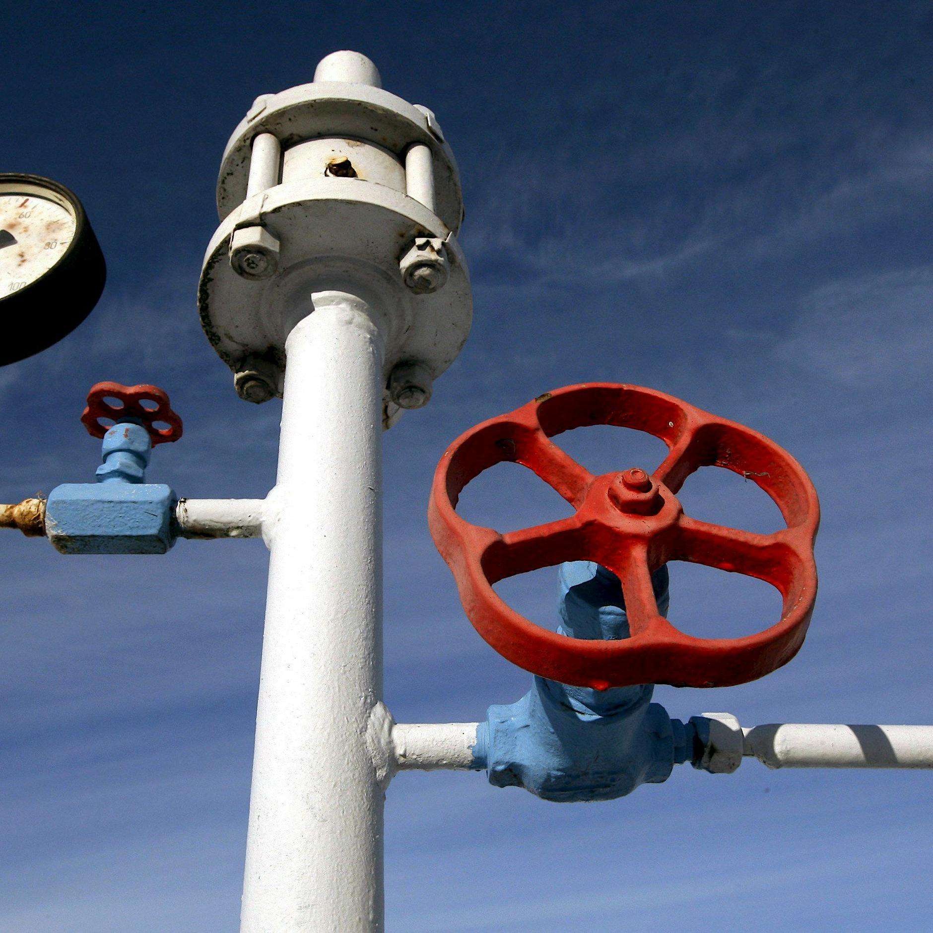 Energiekrise: Haushalte sollen sparen, Stromkonzerne fahren Milliarden ein