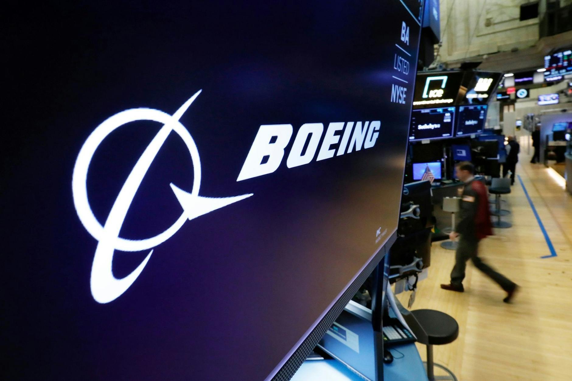 ARCHIV - Trotz einer hohen Nachfrage beim Flugzeugtyp 737 Max verzeichnet Boeing große Gewinnverluste.
