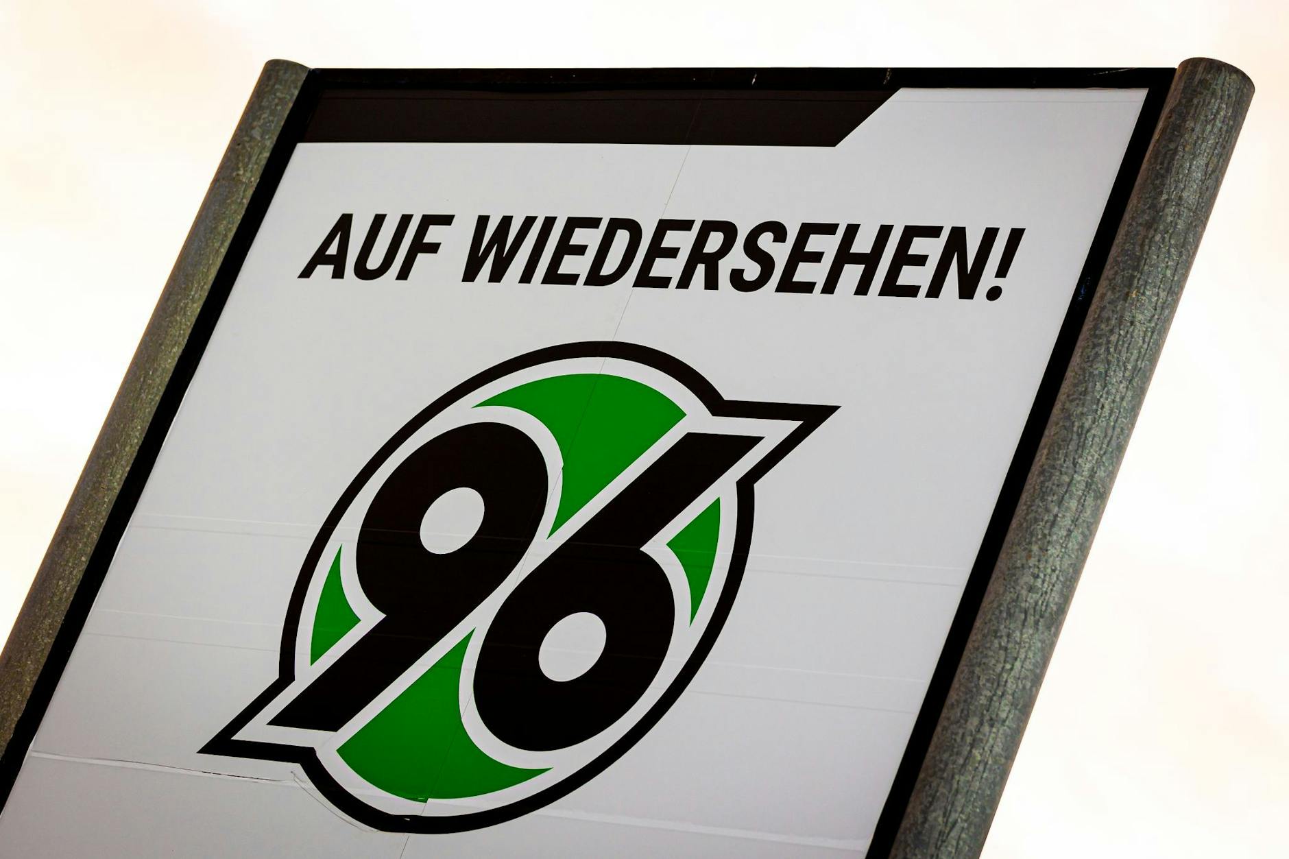 Nicht jeder ist mit der Entscheidung, Martin Kind als Geschäftsführer abzusetzen, einverstanden.