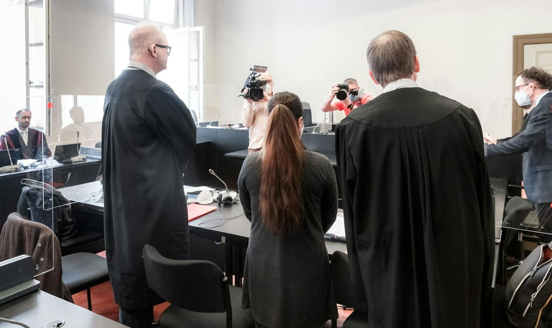 Eine IS-Rückkehrerin aus Bremen wurde am Mittwoch zu fünfeinhalb Jahren Haft verurteilt. v