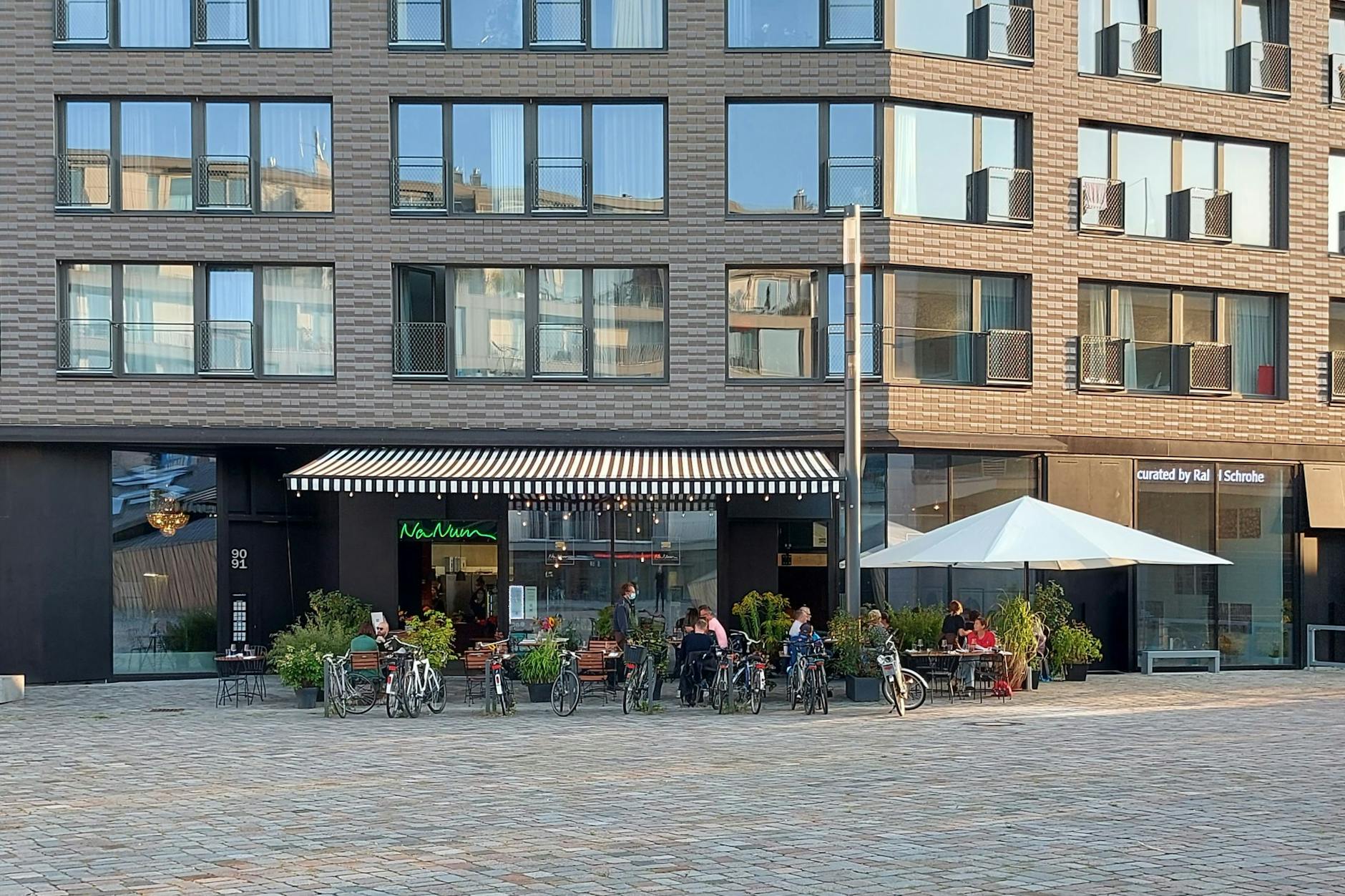 Im Niemandsland der Berliner Mitte findet man auch Gutes: Direkt gegenüber des Jüdischen Museums liegt das Nanum.