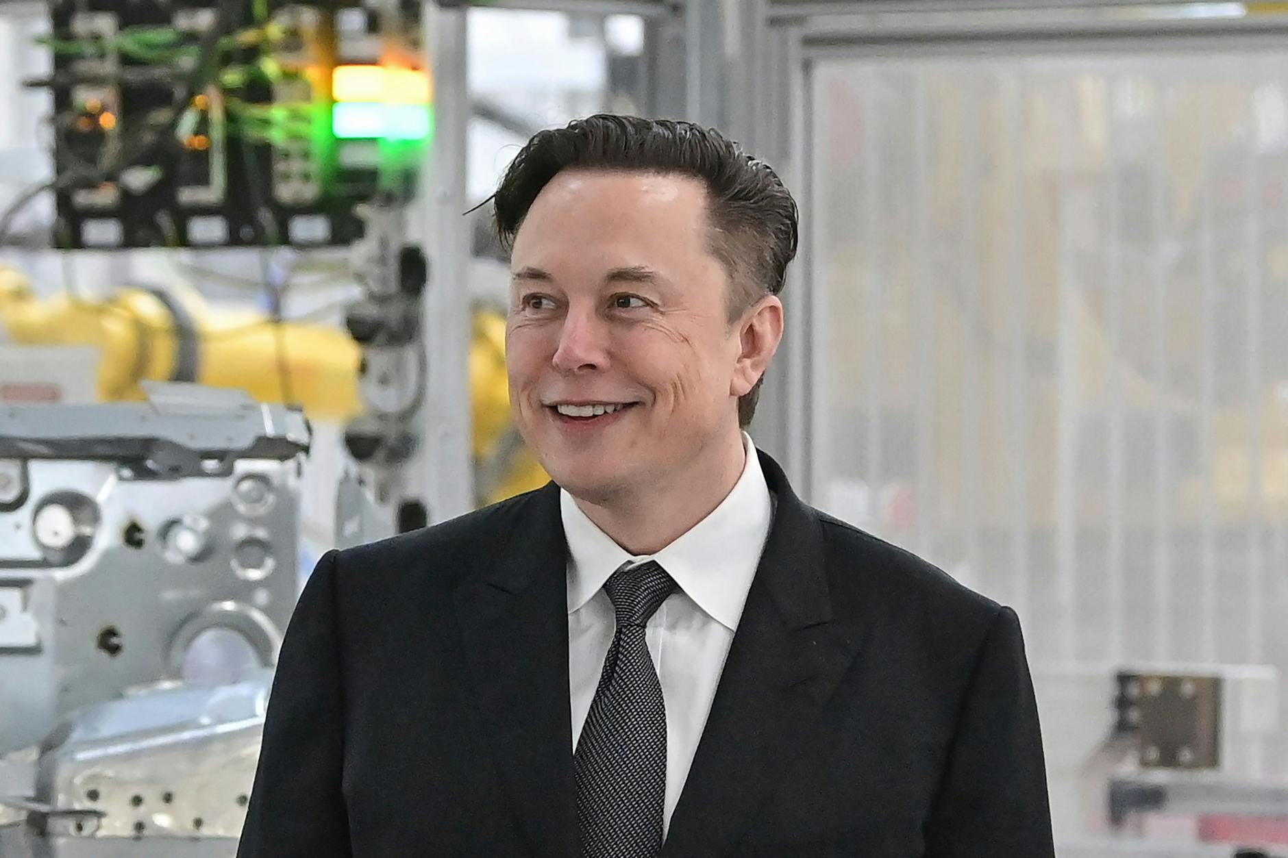 Elon Musk bei der Eröffnung der Tesla-Fabrik in Grünheide