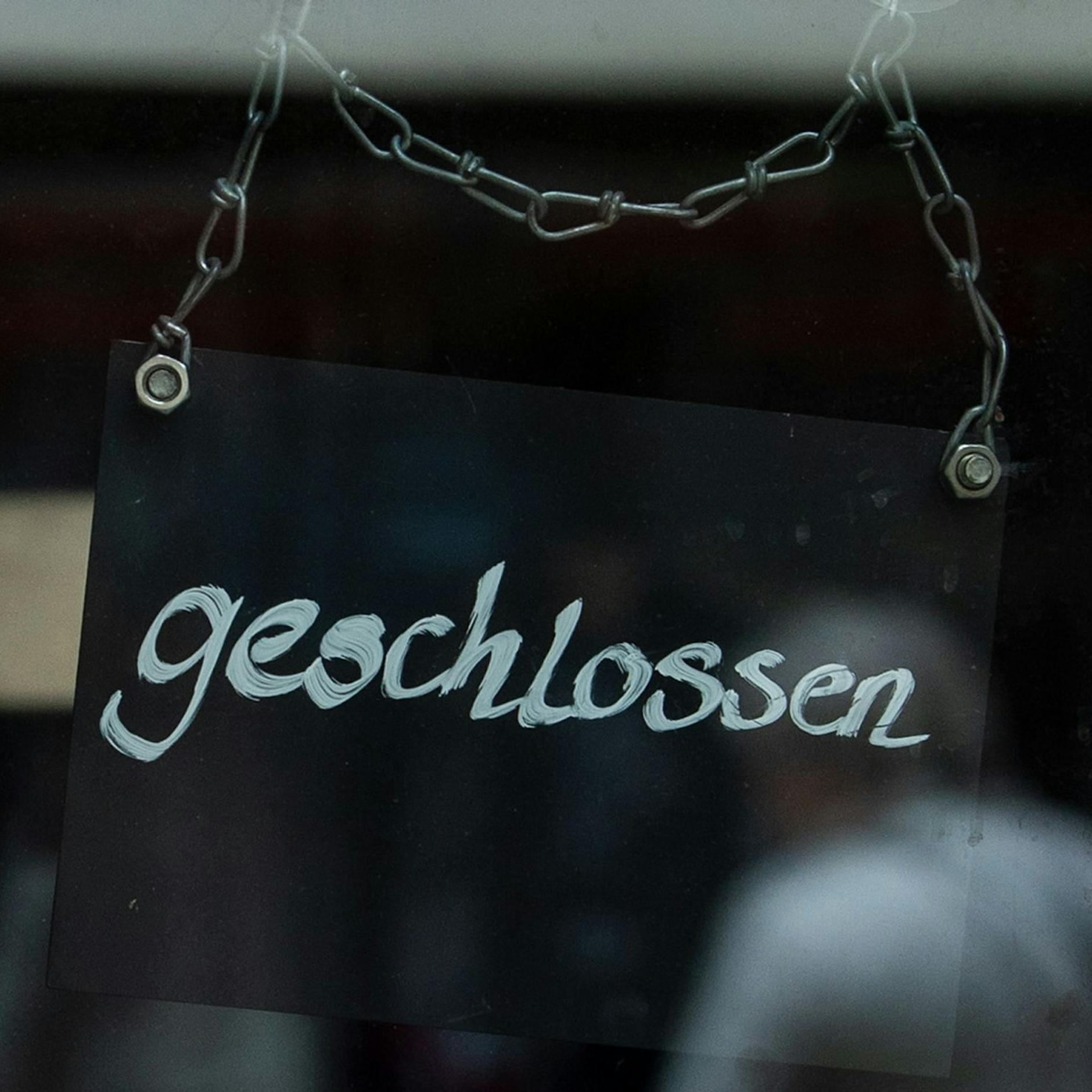 „Chonologie des Wahnsinns“: Mitarbeiterin rechnet mit Gästen ab! Ist DAS der Grund für den Personalmangel in der Gastronomie?