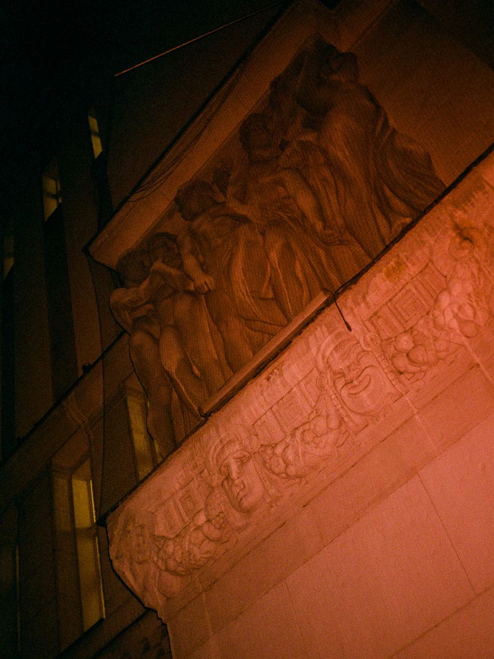 Die Fassade des Metropol in Schöneberg gegenüber vom Nollendorfplatz