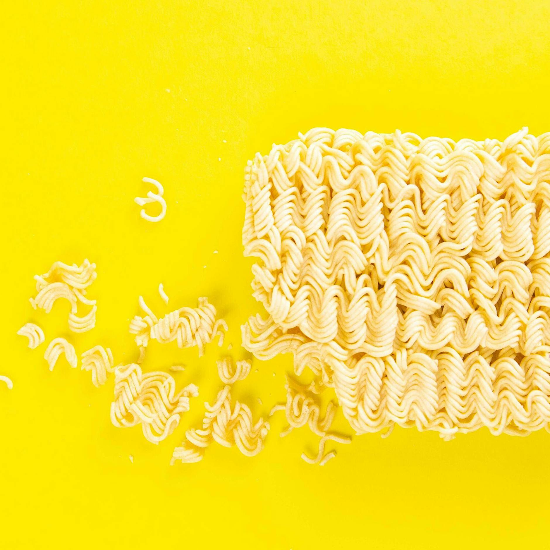 Die Armut ruft: „Seht mich an, es gibt mich noch in euerm ach so reichen Land“