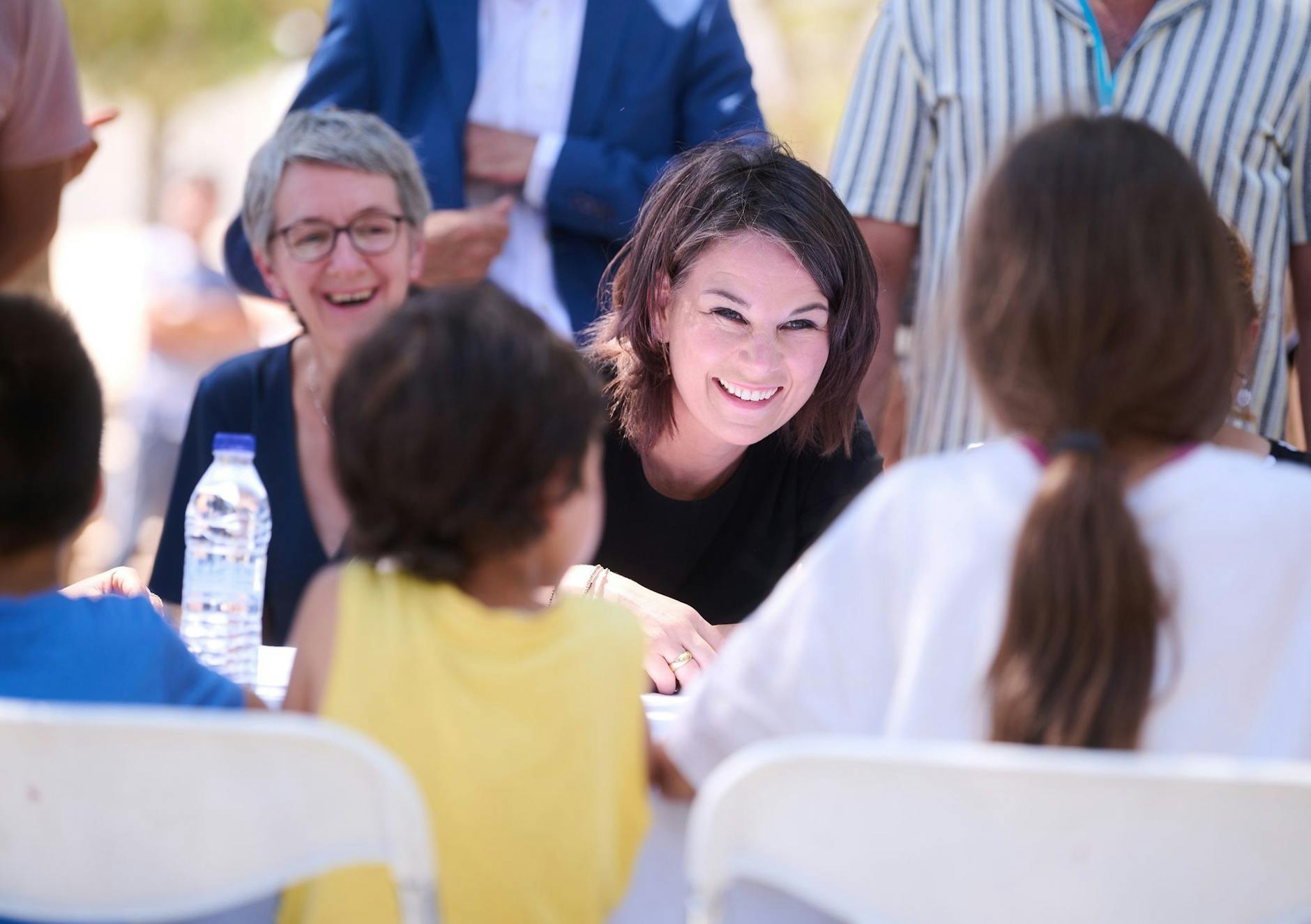 Annalena Baerbock besucht das Flüchtlingslager Schisto.
