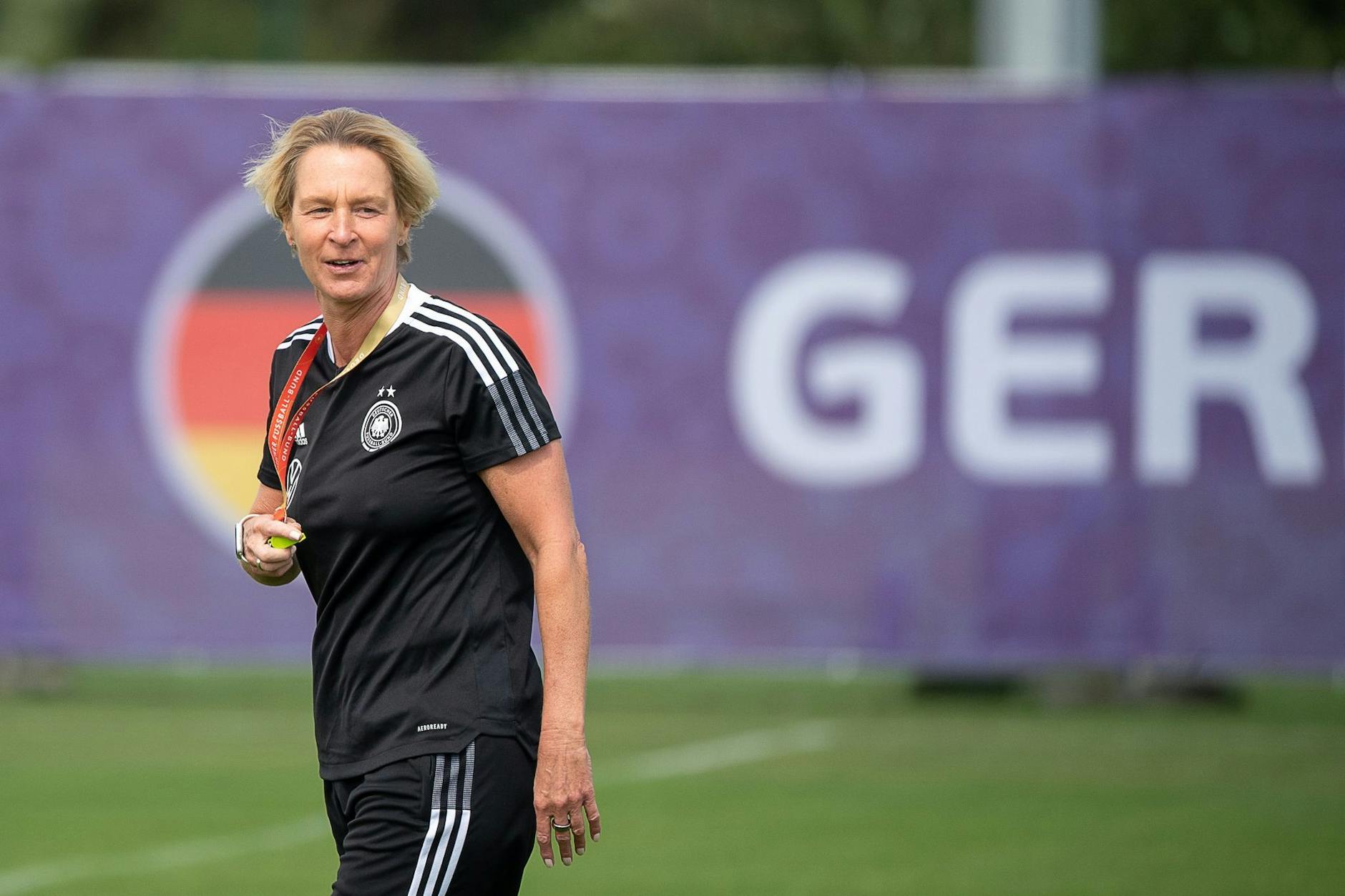 Bundestrainerin Martina Voss-Tecklenburg verspricht vollen Einsatz.