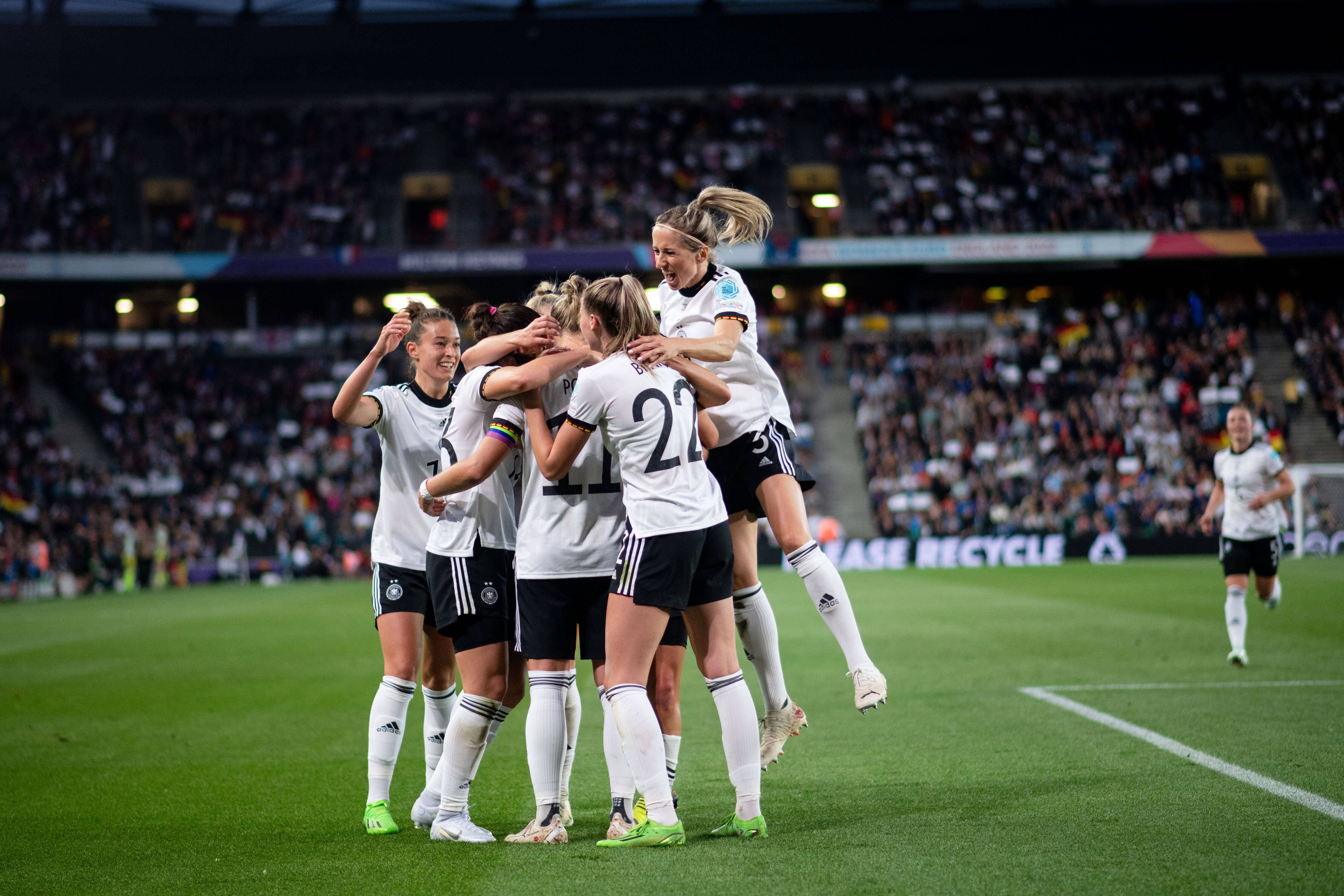 Image - Franz Beckenbauer spielt EM-Orakel: „Unsere Frauen gewinnen im Elfmeterschießen“