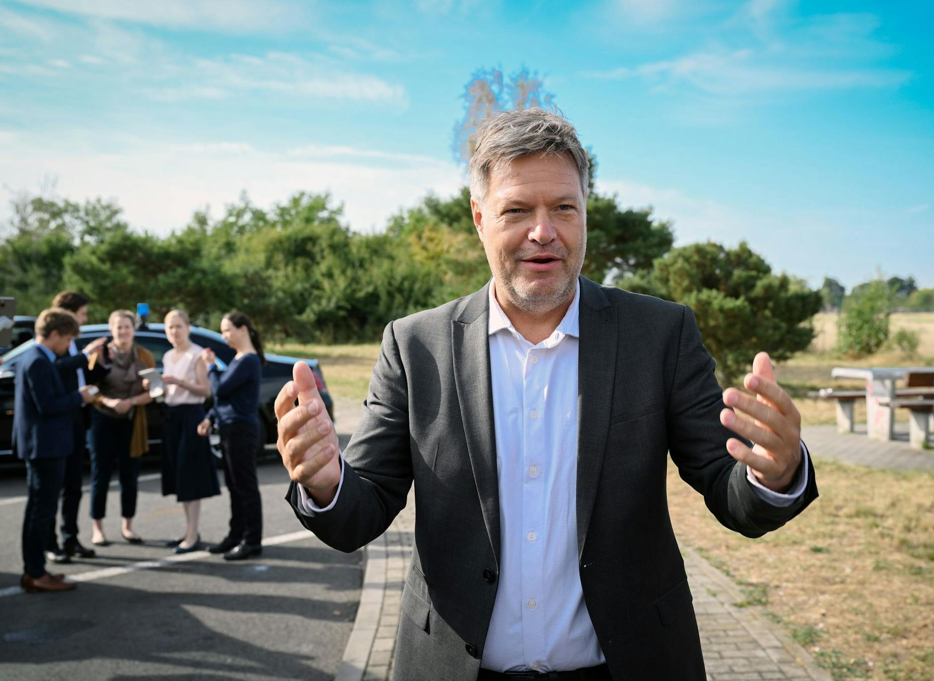 Bundeswirtschaftsminister Robert Habeck (Grüne) beim Auftakt seiner zweitägigen Reise durch Deutschland.