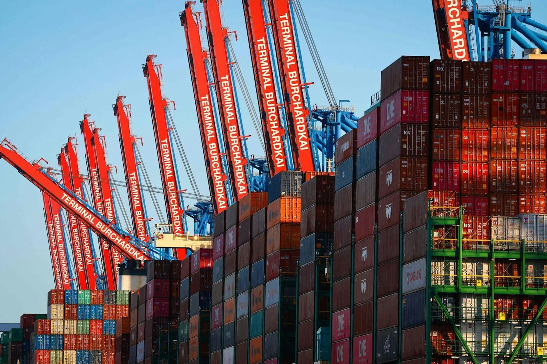 Container in einem deutschen Hafen (Symbolbild)