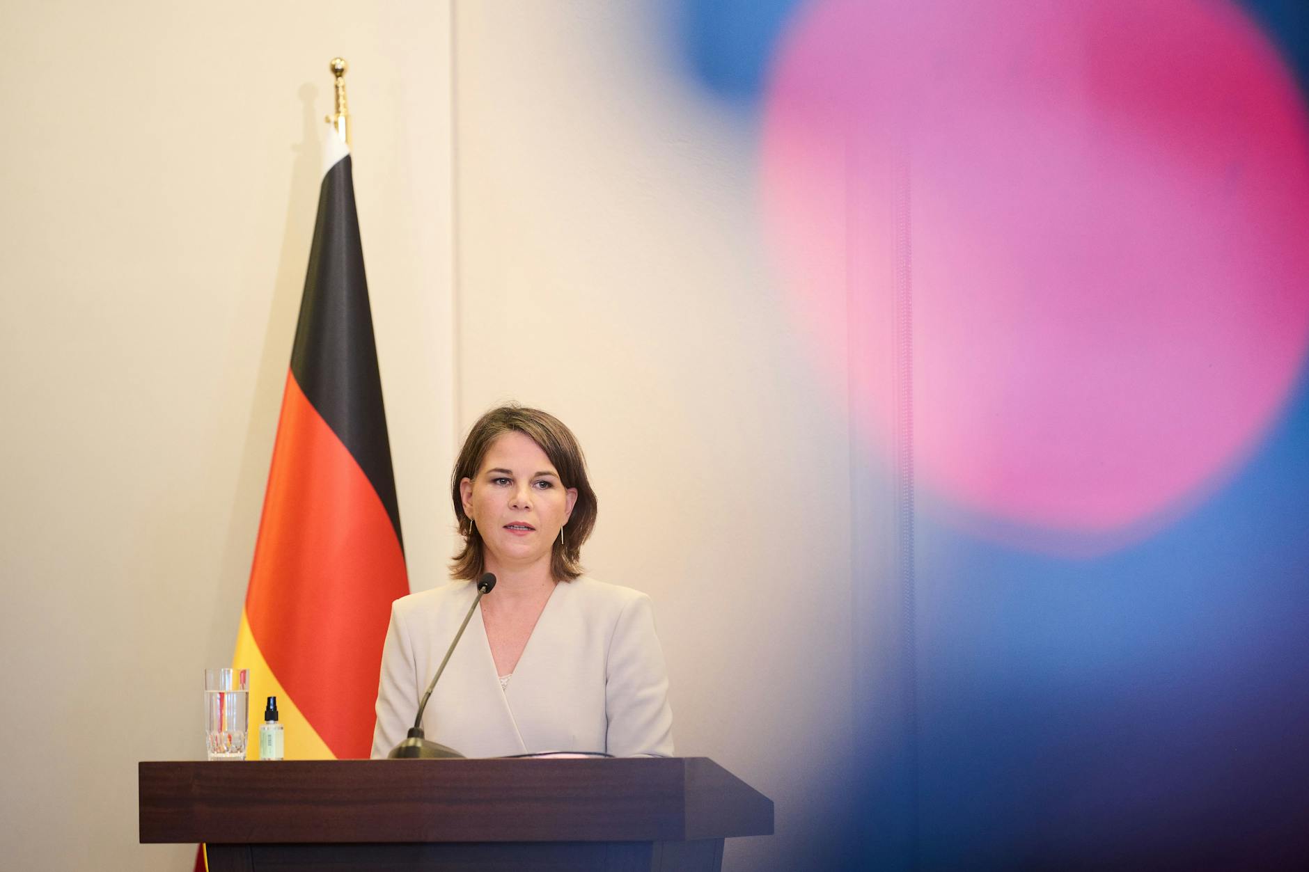 Istanbul: Deutschlands Außenministerin Annalena Baerbock (Grüne) stellt sich den Fragen von Journalisten.