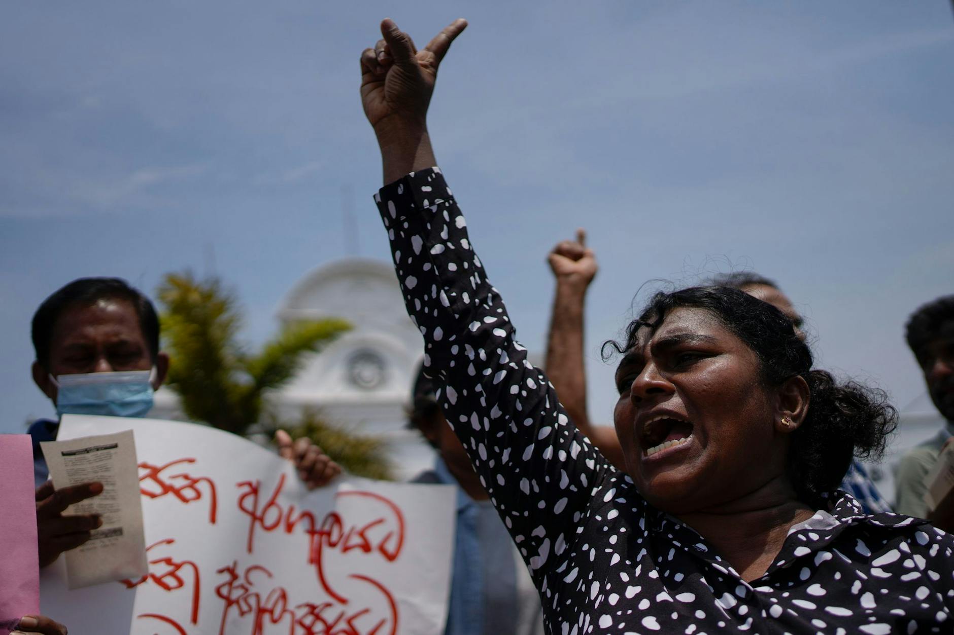 Lautstarker Protest in Colombo gegen die Regierung.