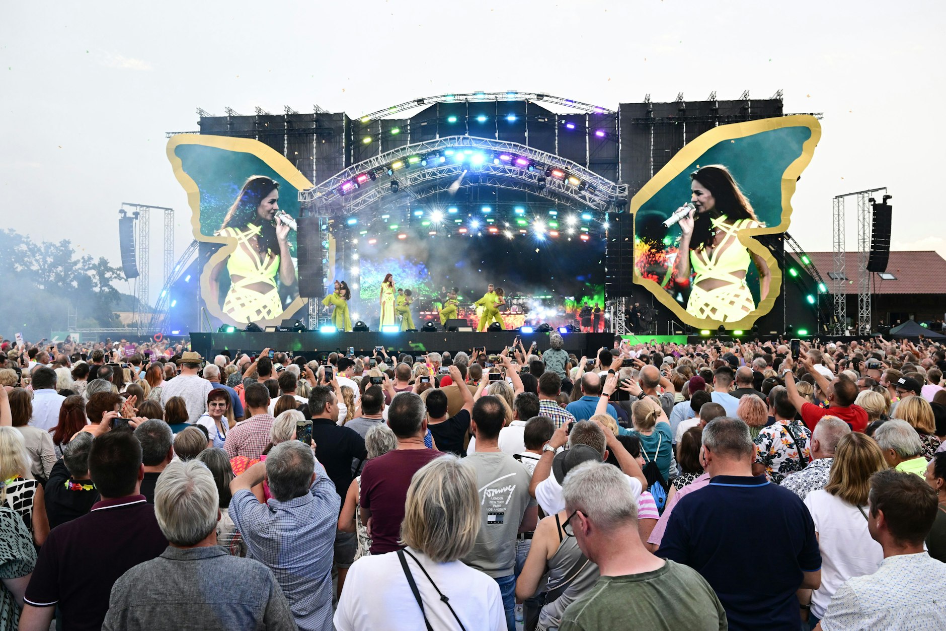 12.500 Fans bejubeln die neue Show von Andrea Berg.