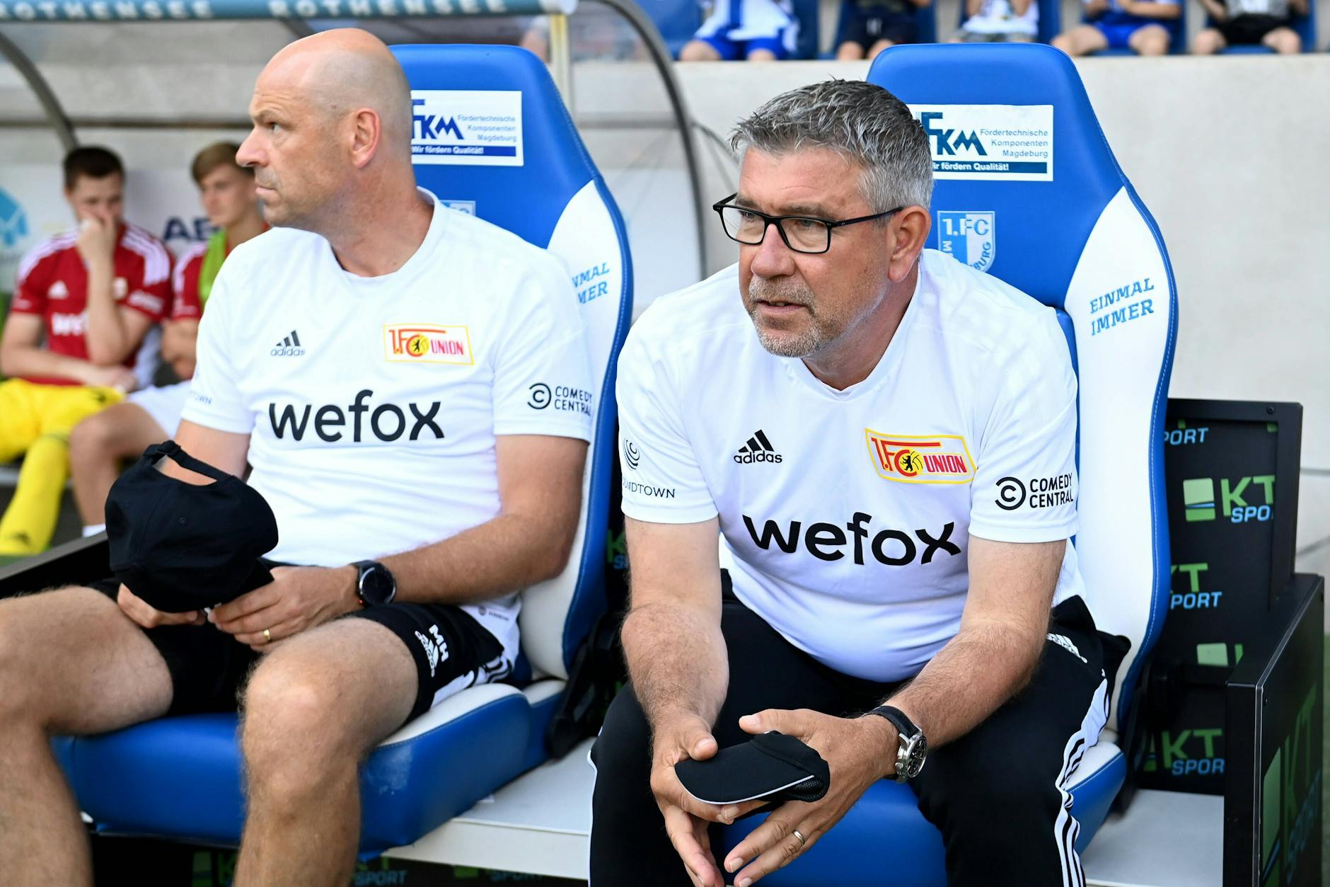 Ob Co-Trainer Markus Hoffmann (l.) am Montag neben Urs Fischer in Chemnitz auf der Bank sitzen wird oder das Spiel ohne den Cheftrainer coachen muss, wird sich erst kurzfristig zeigen.