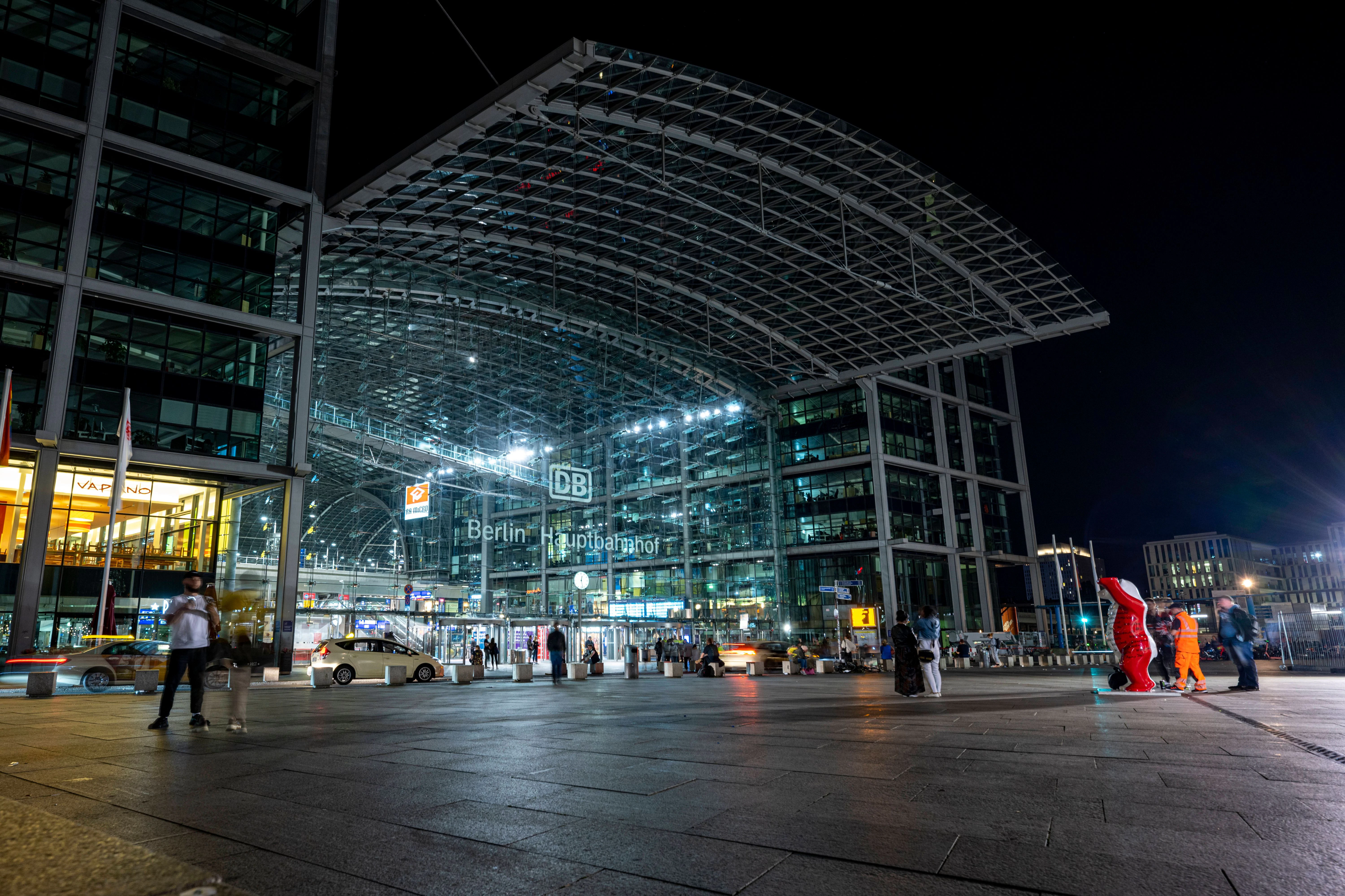 Der Hauptbahnhof soll eine Nord-Süd-Verbindung bekommen. Die City-S-Bahn wird unterm Europaplatz halten.