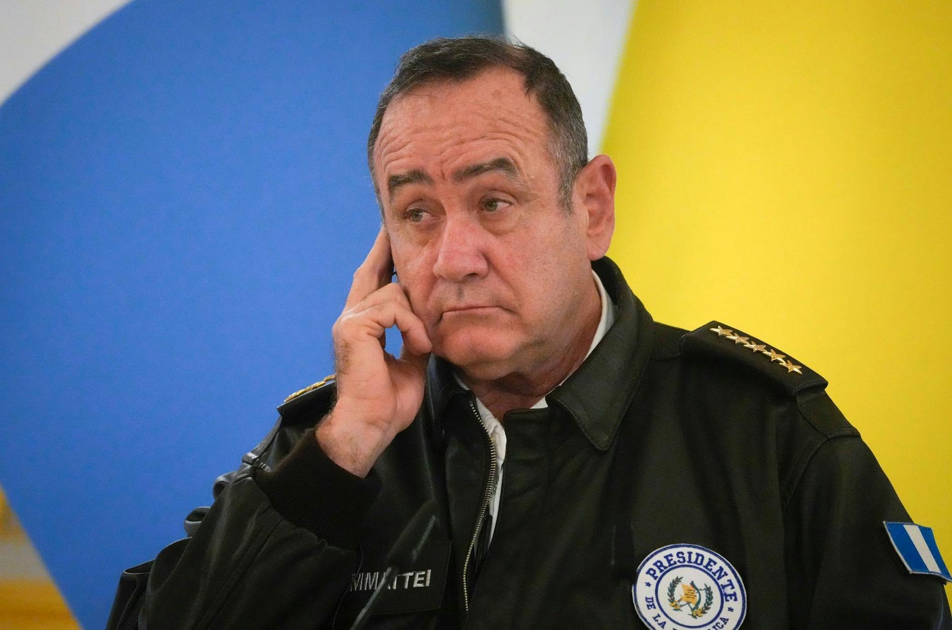 Guatemalas Präsident Alejandro Giammattei konnte aus der Gefahrenzone gebracht werden.