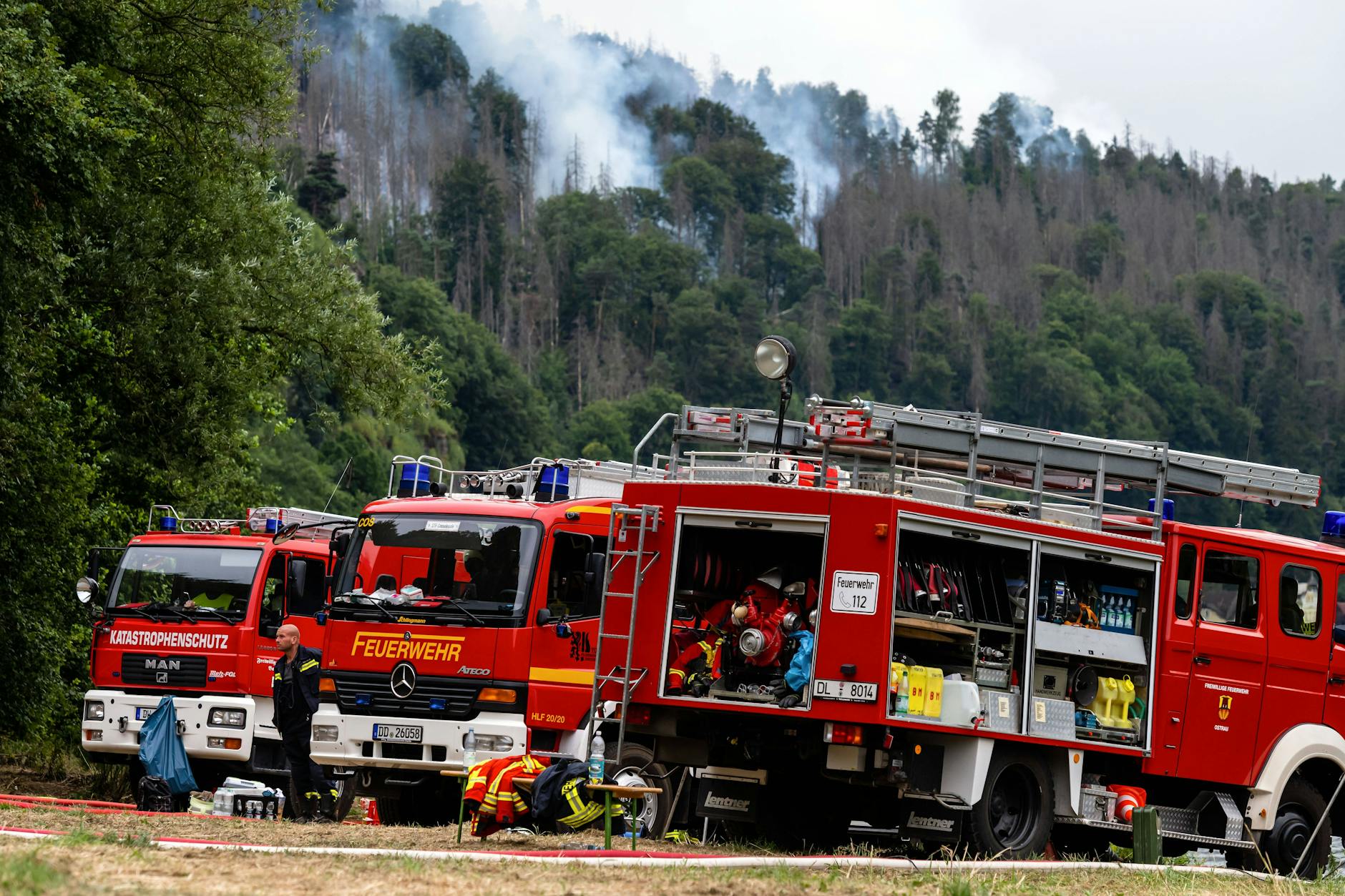 Hunderte Feuerwehrleute sind seit Tagen im Einsatz, kämpfen in der Sächsischen Schweiz gegen die Flammen.