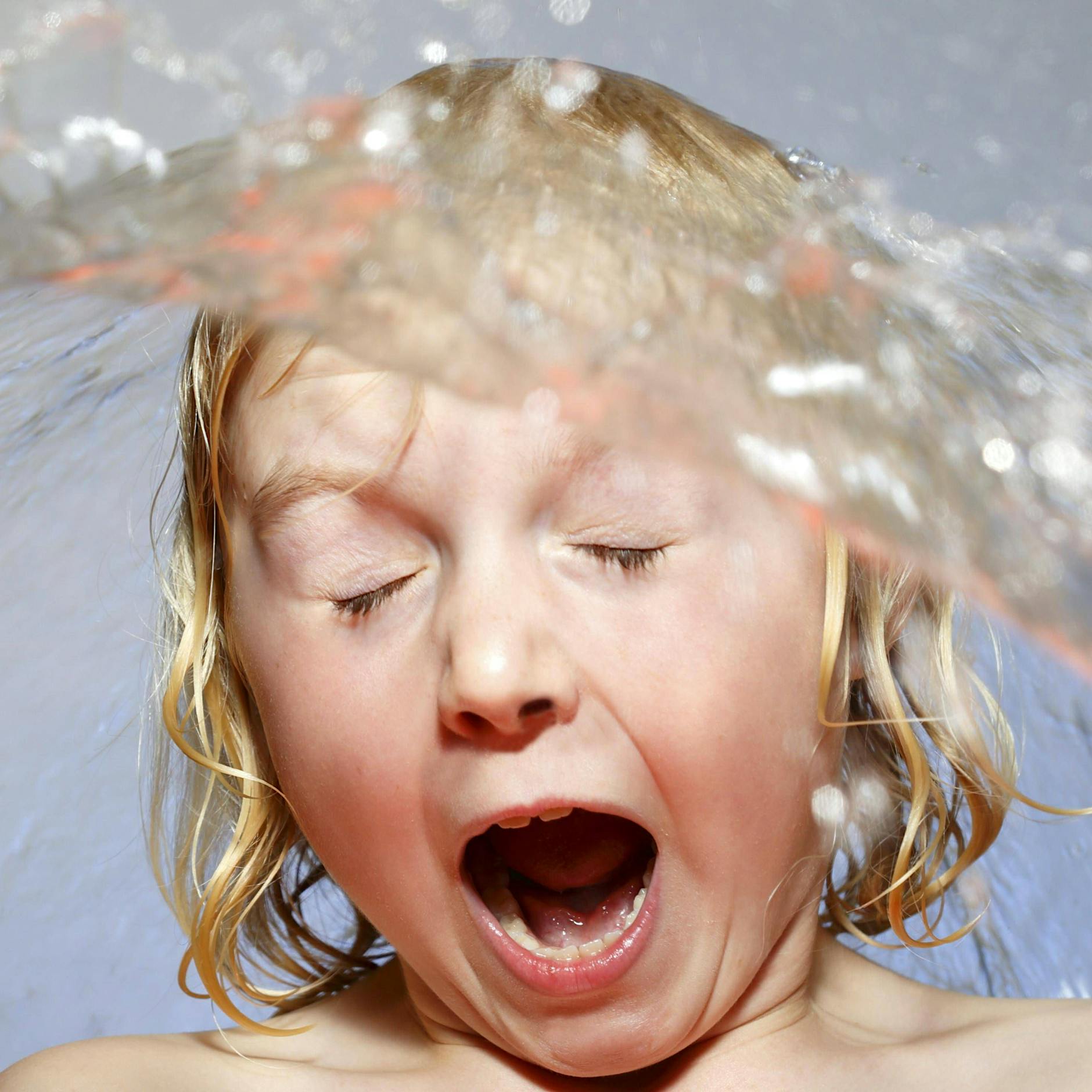 Kalte Duschen, später zur Arbeit: So wollen Berliner Bezirke Energie sparen