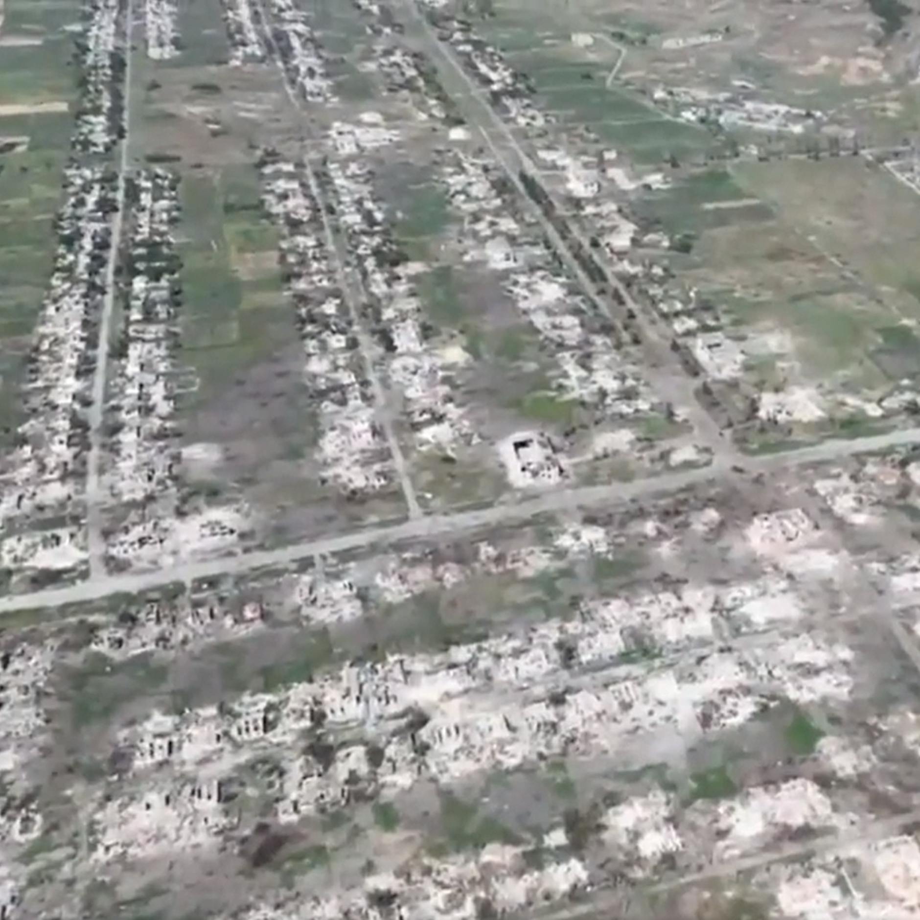 Russischer Artilleriebeschuss: Video zeigt zerstörtes Dorf in der Ukraine