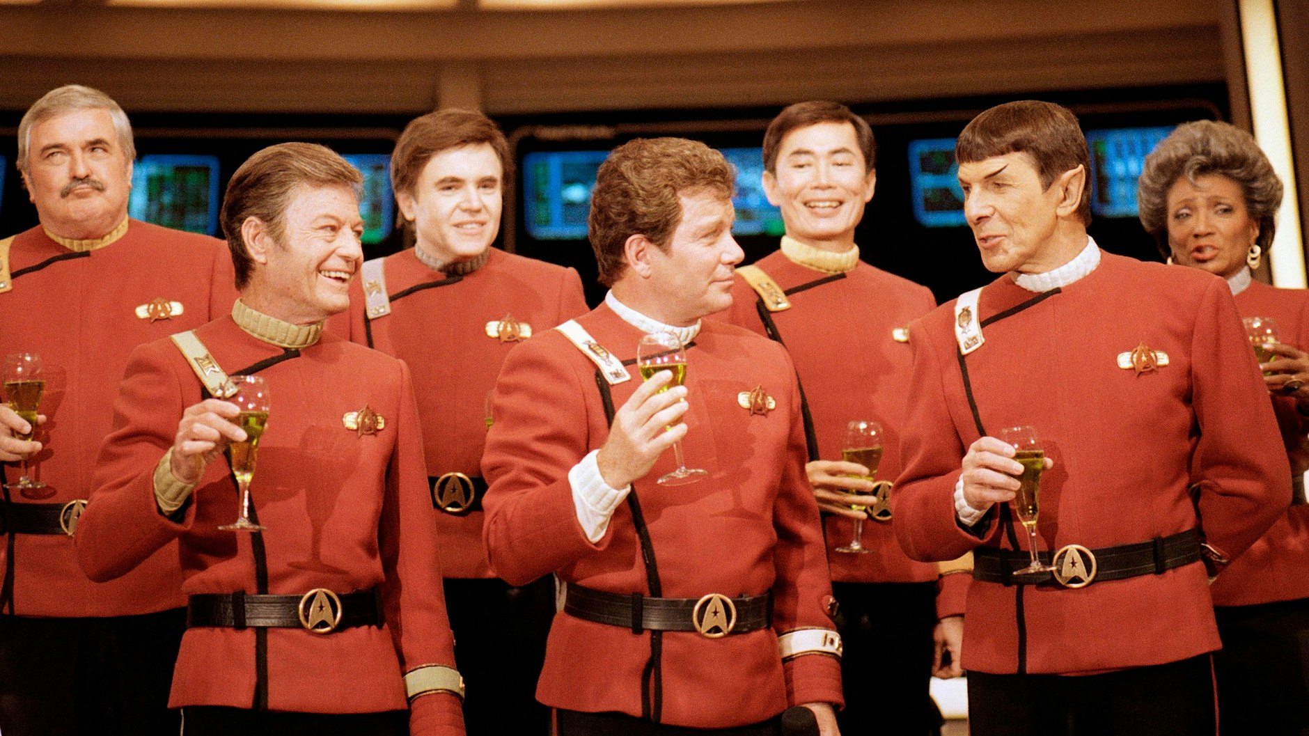 Die Crew von Raumschiff Enterprise mit Nichelle Nichols hinten rechts. 