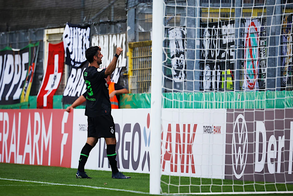 Mönchengladbachs Lars Stindl traf in Oberachern zum zwischenzeitlichen 7:0.  