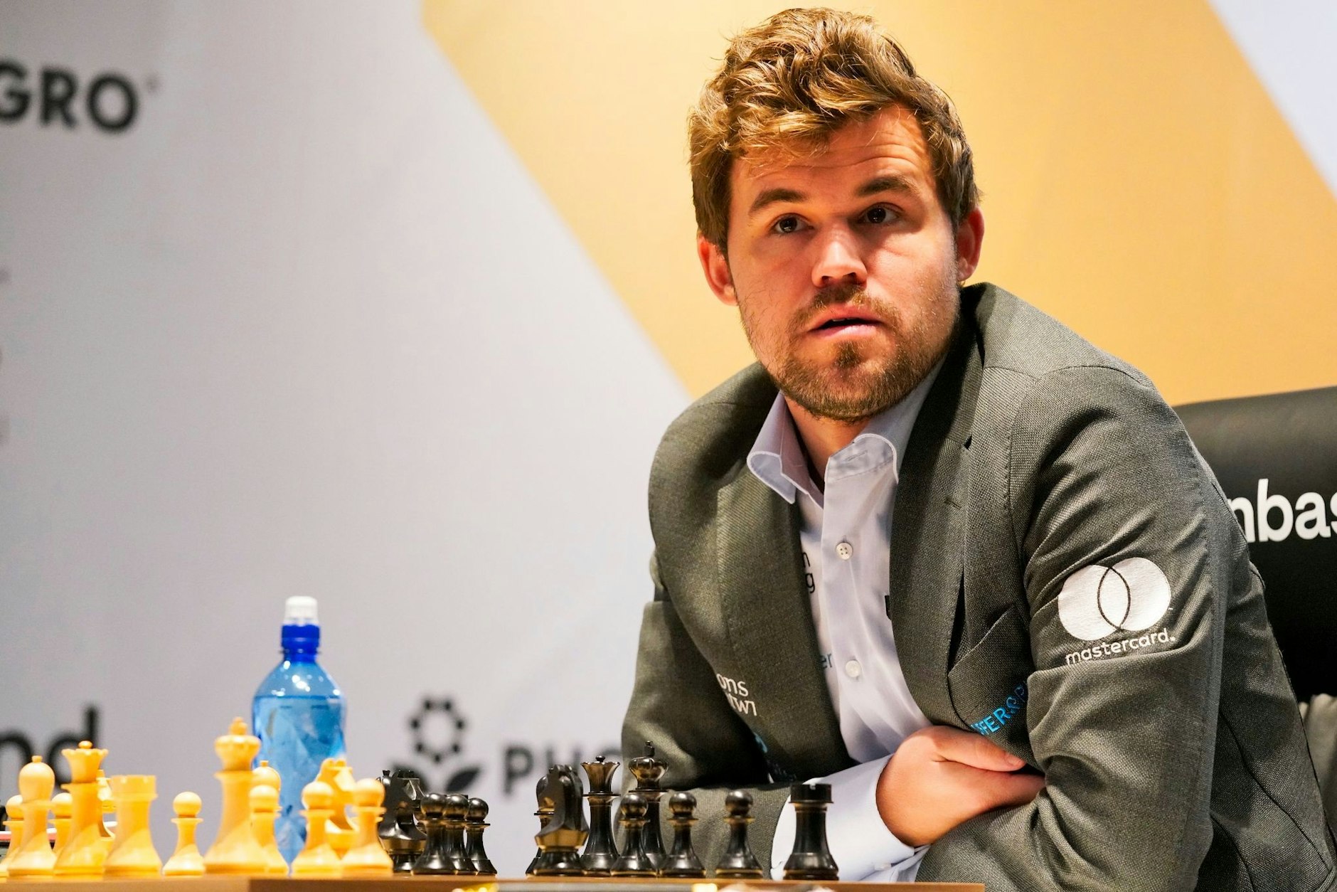 ARCHIV - Verzichtet auf die Verteidigung seines WM-Titels: Magnus Carlsen.  