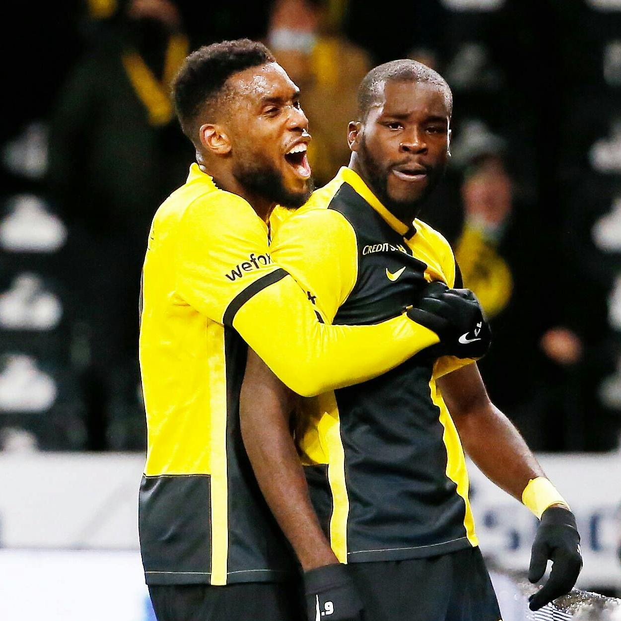 In Bern jubelten Willi Kanga (l.) und Jordan Siebatcheu noch zusammen, in Berlin sind sie in den Farben getrennt ...