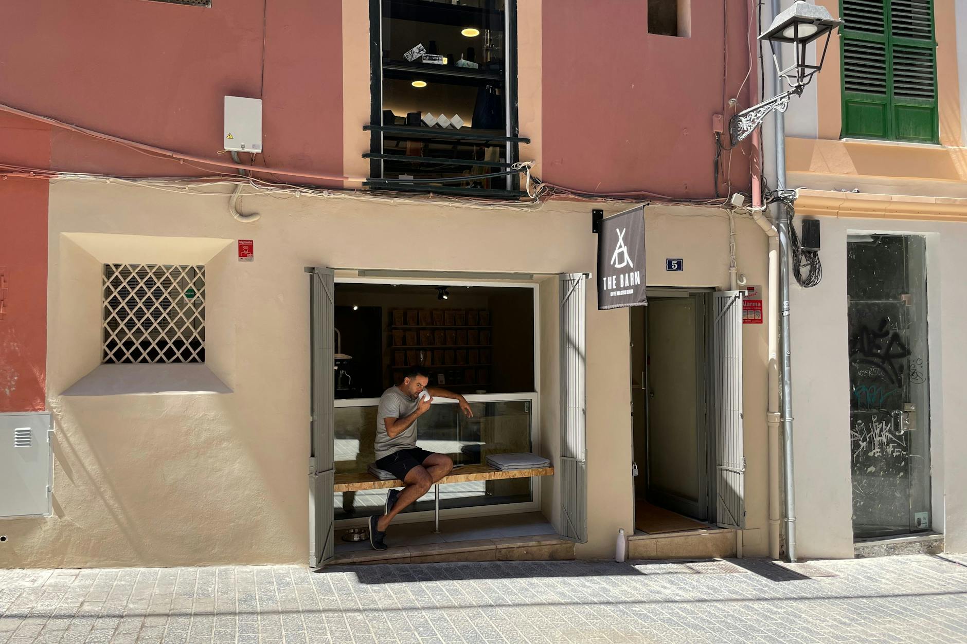 Sieht entspannt aus: The Barn hat sich ein Lokal in einer ruhigen Seitenstraße Palmas geschnappt.