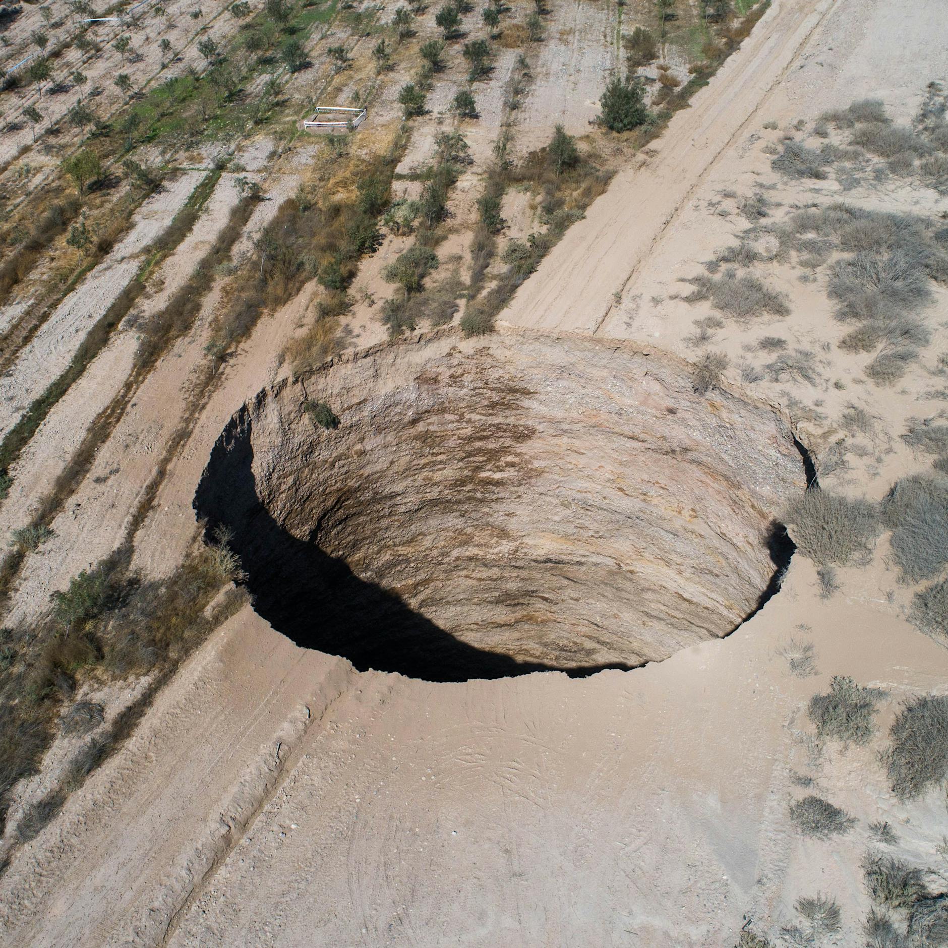 Riesiges Loch: In Chile tut sich die Erde auf