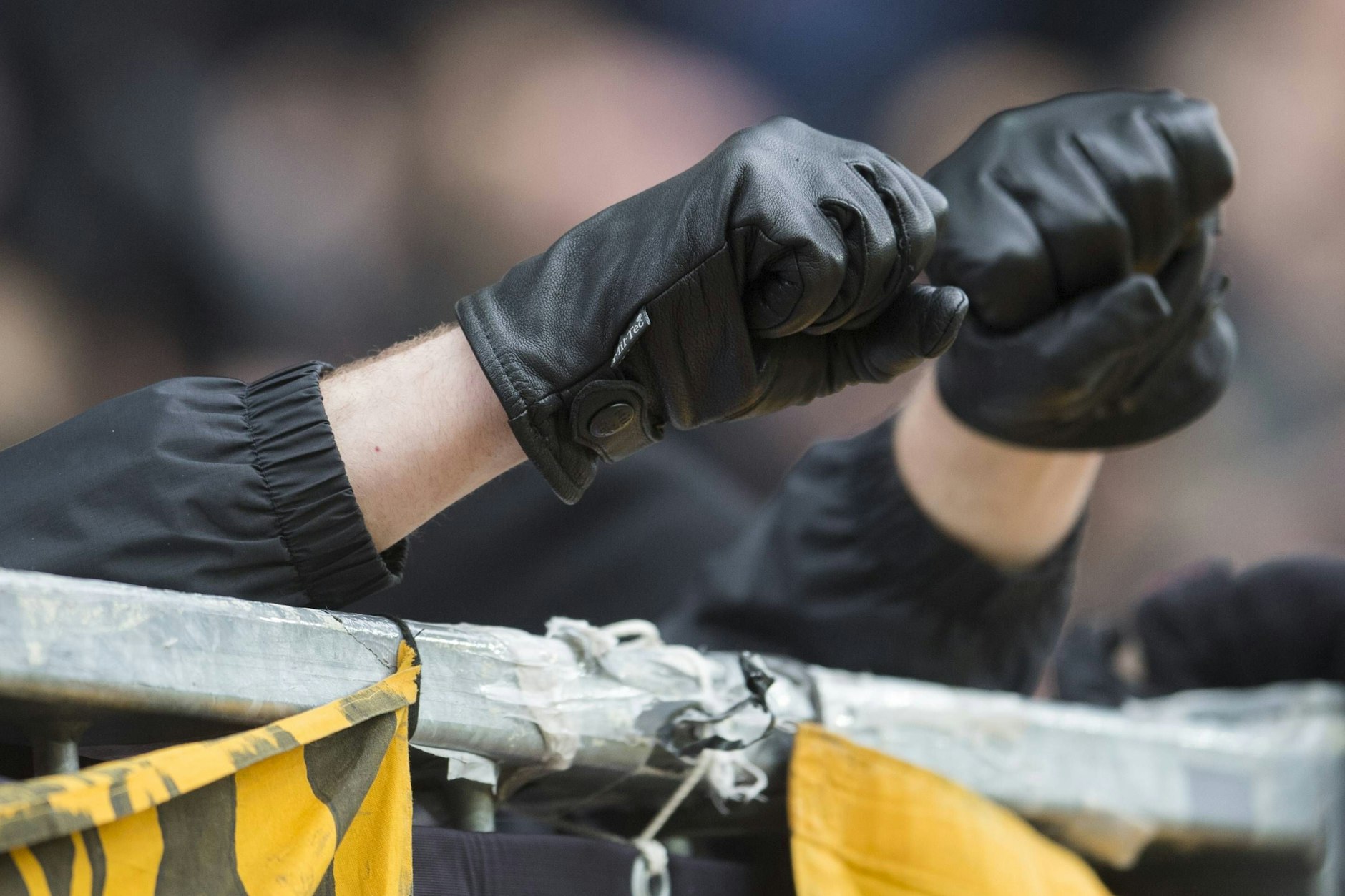 Symbolbild: Gewaltbereite Anhänger von Dynamo Dresden attackierten&nbsp; Union-Fans auf der Rückfahrt aus Chemnitz.