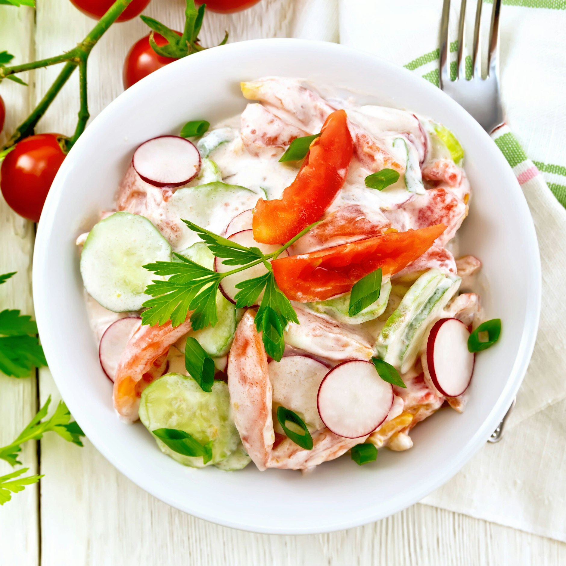 Der Schlank-Salat ist knackig, frisch und lecker - und das Rezept kann beliebig erweitert werden.