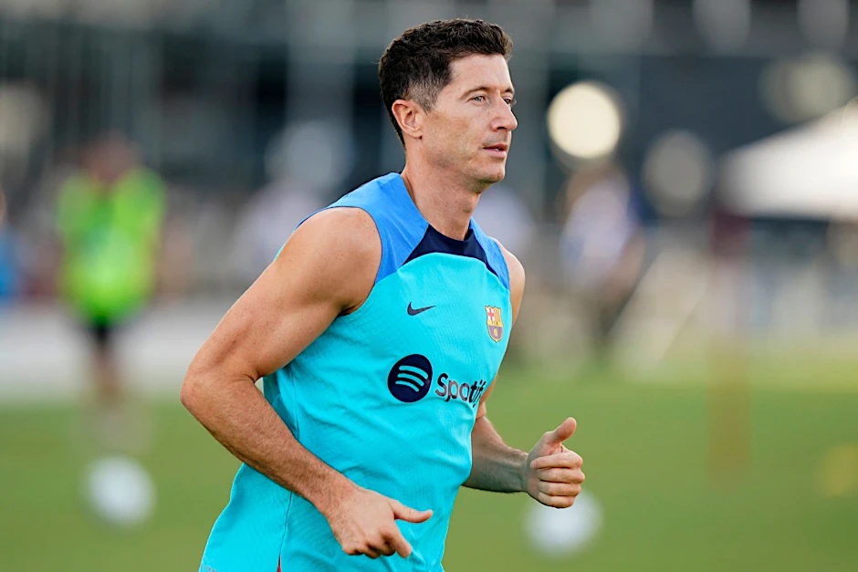 ARCHIV - Äußerte sich kritisch über das Verhalten der Bayern-Verantwortlichen: Robert Lewandowski.  