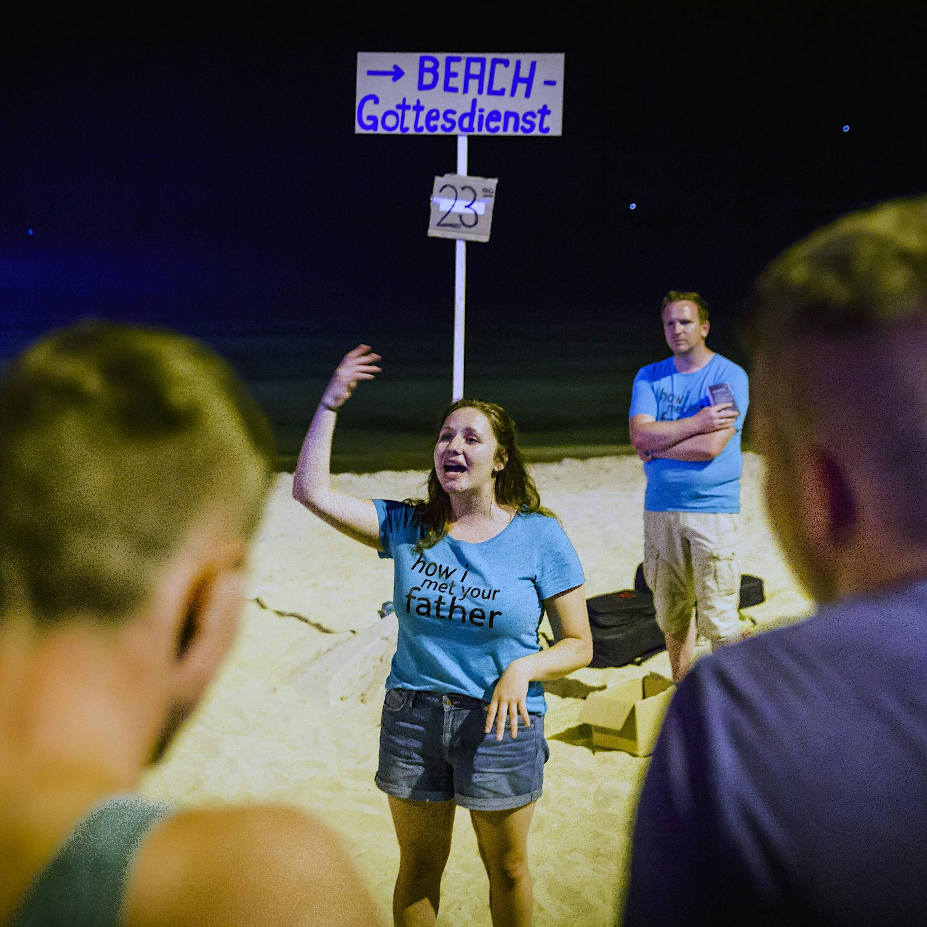 Ballermann-Samariter: Junge Christen helfen Betrunkenen ins Hotel