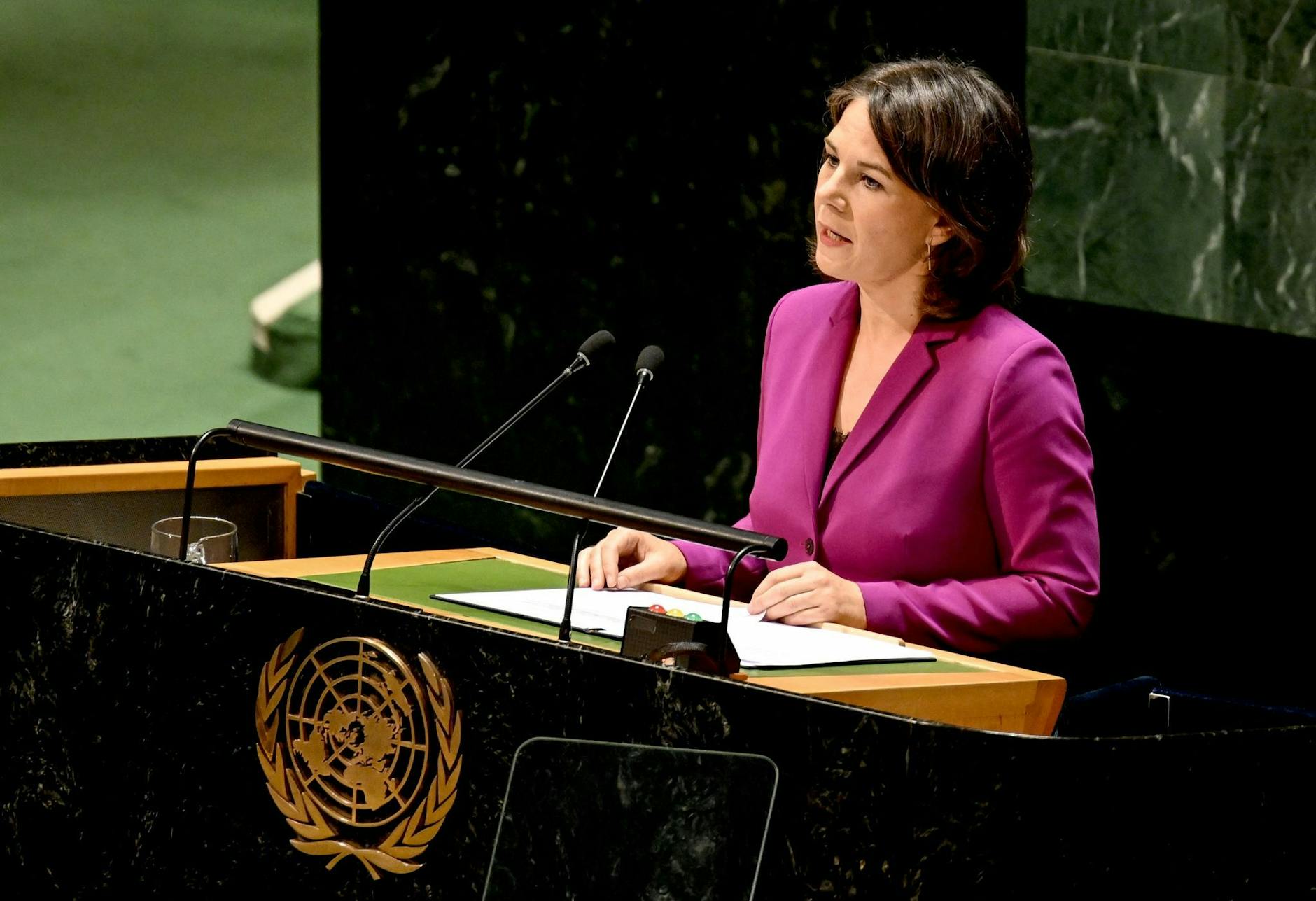 Annalena Baerbock prangert die «rücksichtslose nukleare Rhetorik» Russlands an.