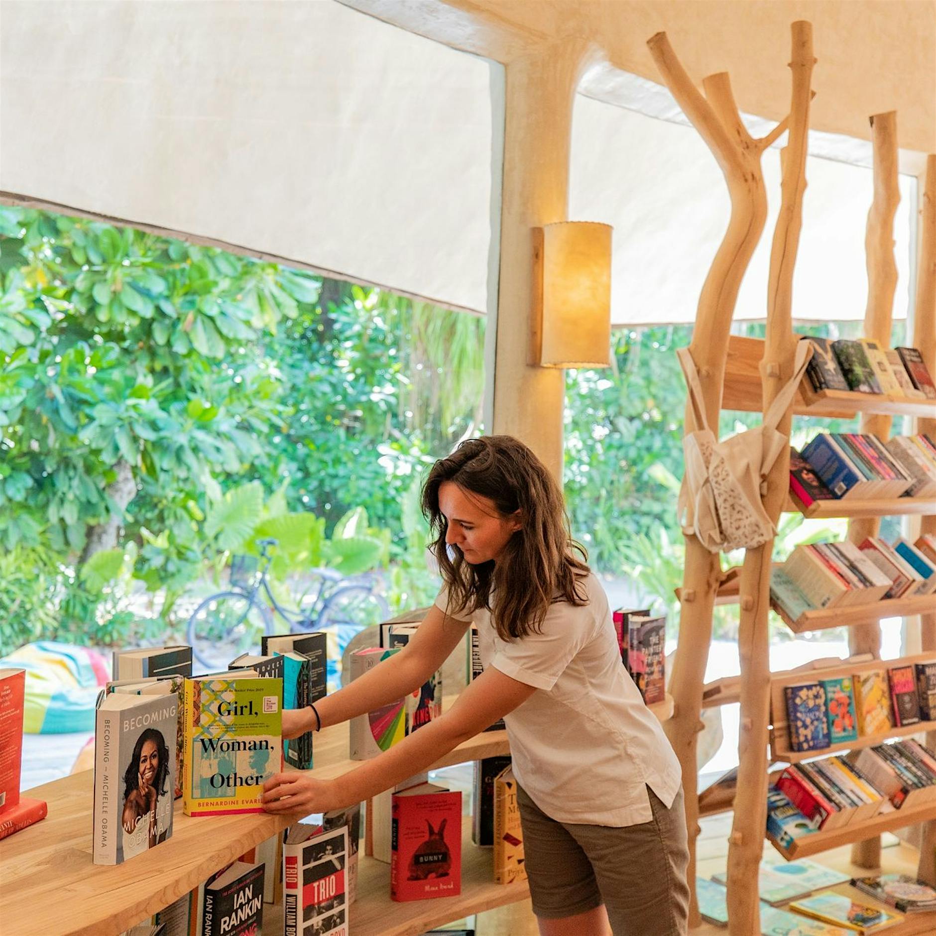 Image - Barfuß-Buchverkäufer auf den Malediven gesucht