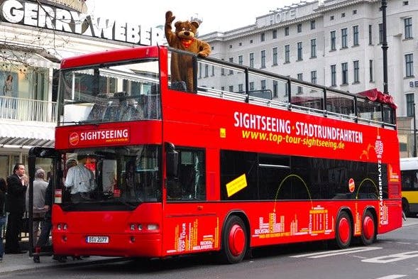 Los recorridos en autobús turístico le permiten detenerse en 21 paradas y continuar el recorrido más tarde.
