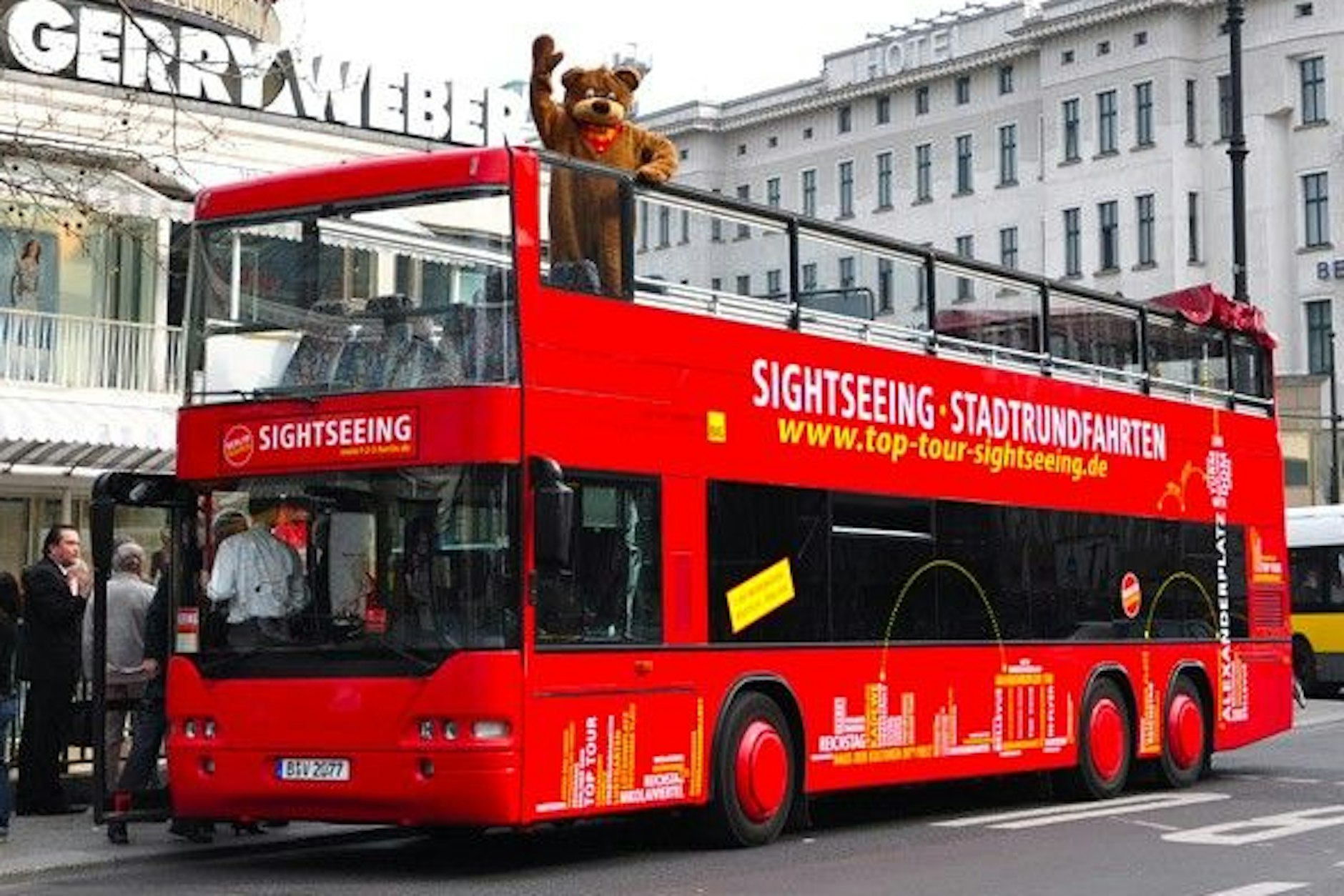 Los recorridos en autobús turístico le permiten detenerse en 21 paradas y continuar el recorrido más tarde.