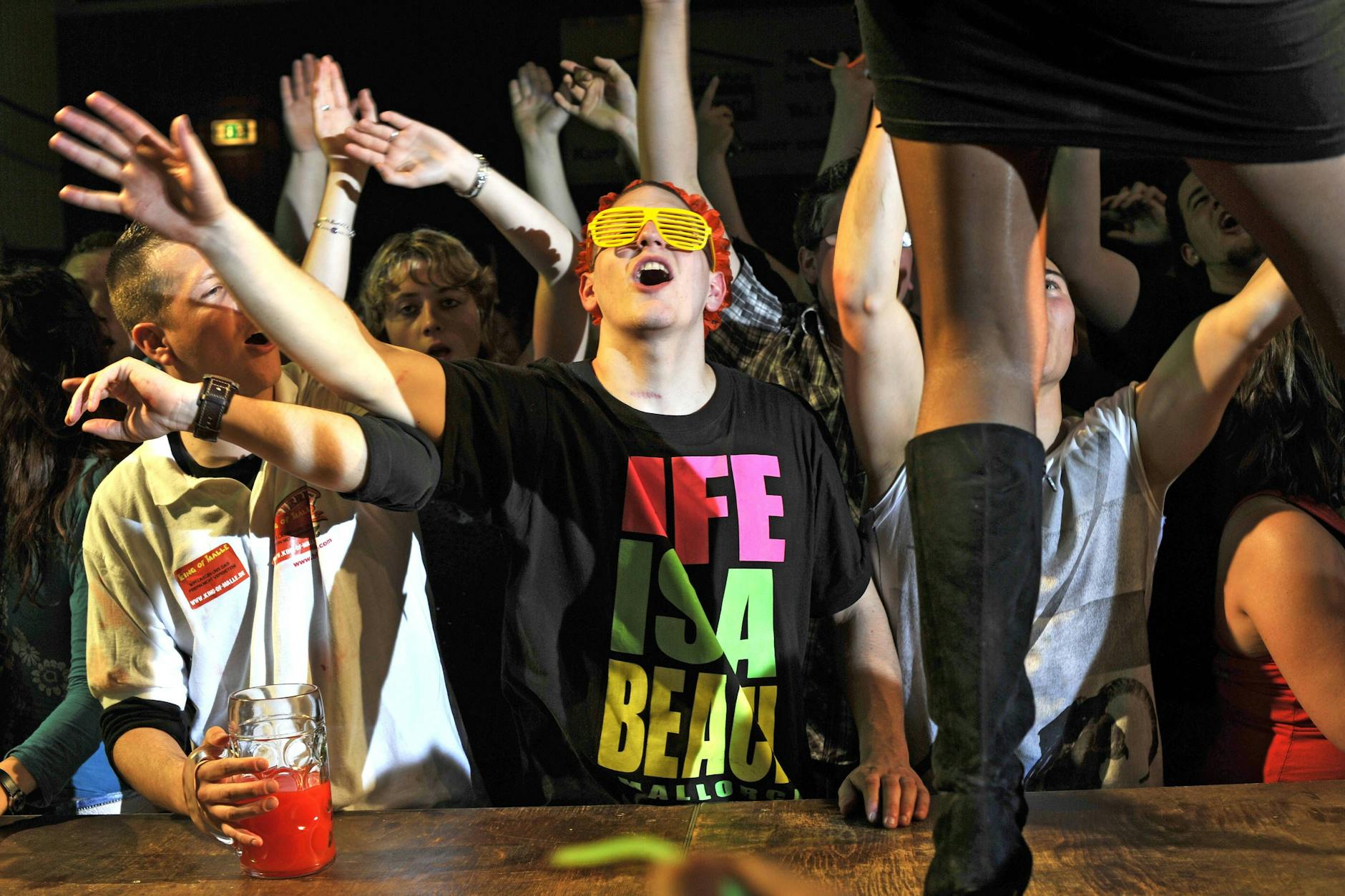 Eine Partynacht mit Alkohol und Livemusik (Symbolbild)