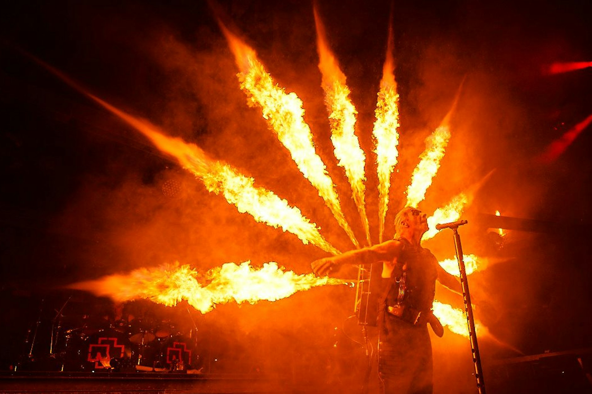 Till Lindemann, der Frontmann von Rammstein ,beim Konzert der Band in Warschau.