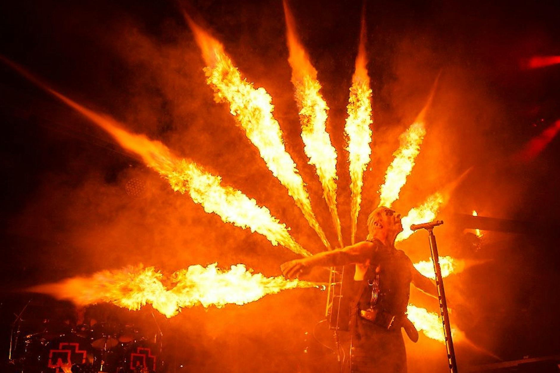 Till Lindemann, der Frontmann von Rammstein ,beim Konzert der Band in Warschau.