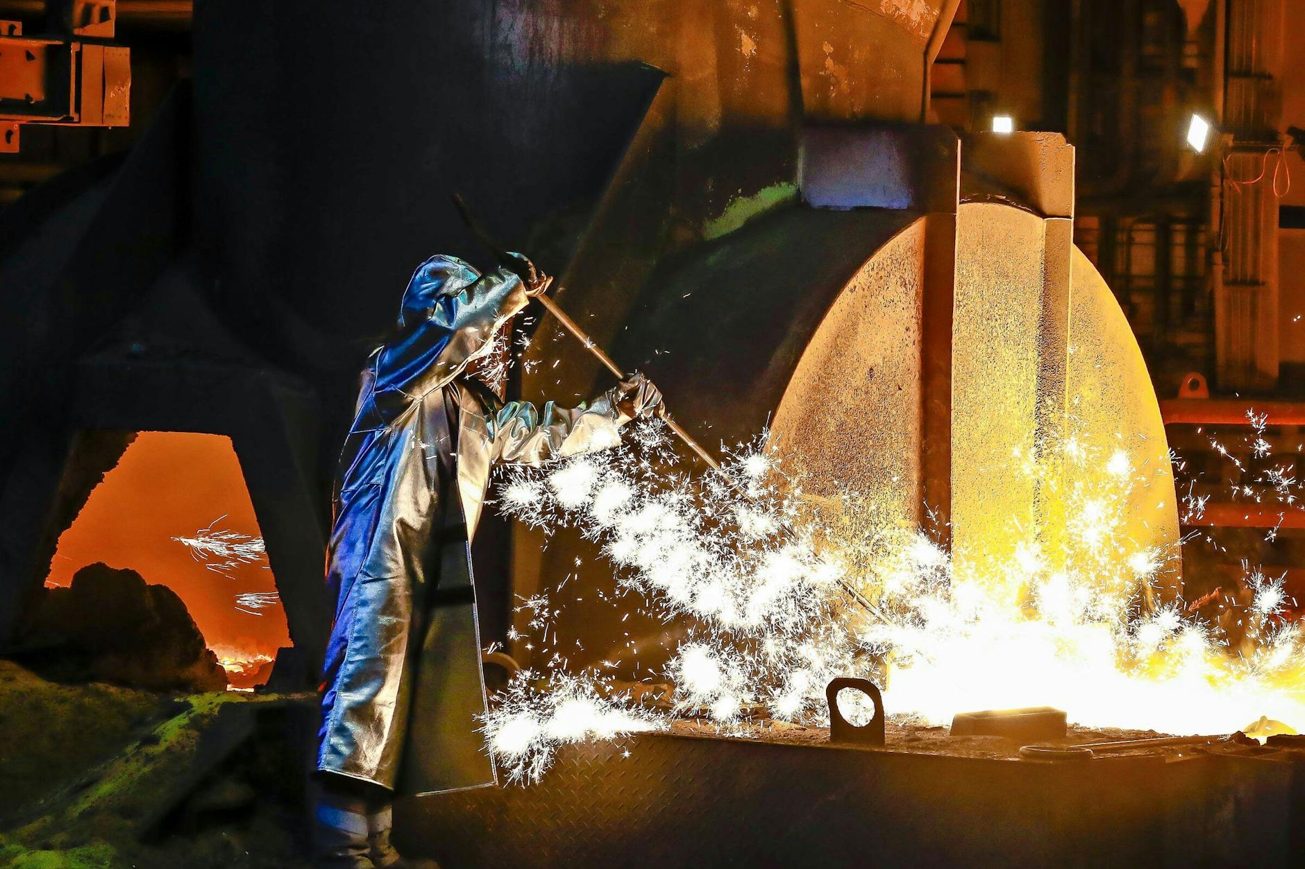 Abstich am Hochofen in Duisburg: Die Stahlindustrie braucht viel Energie.