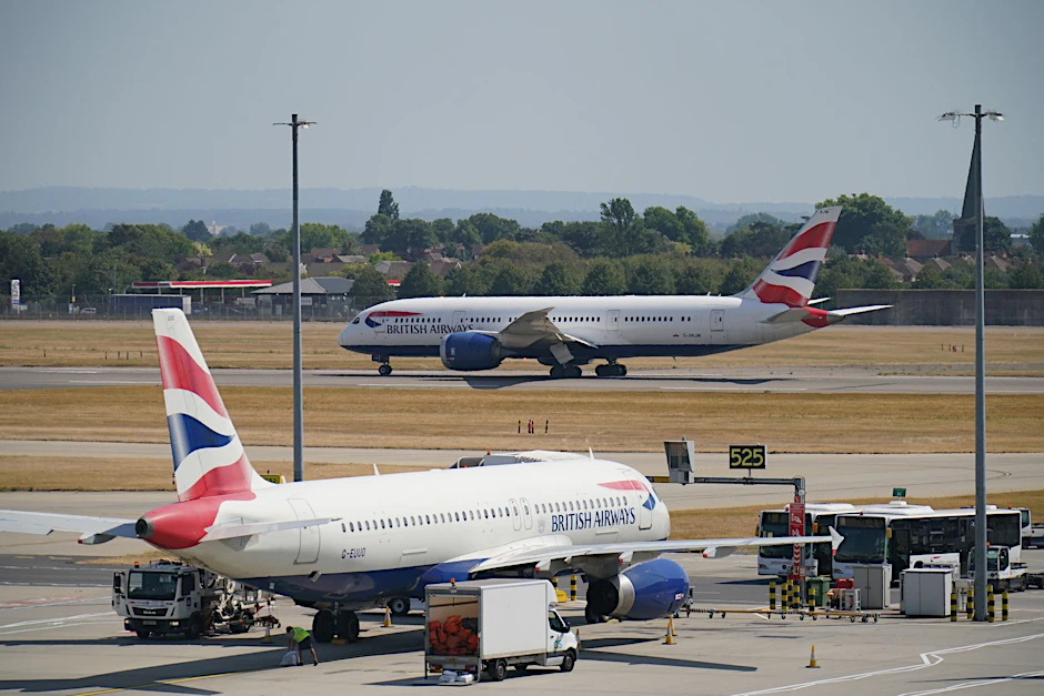 Chaos nach Corona in Heathrow: British Airways verkauft vorerst keine neuen Tickets für Kurzstrecken ab London-Heathrow mehr.  
