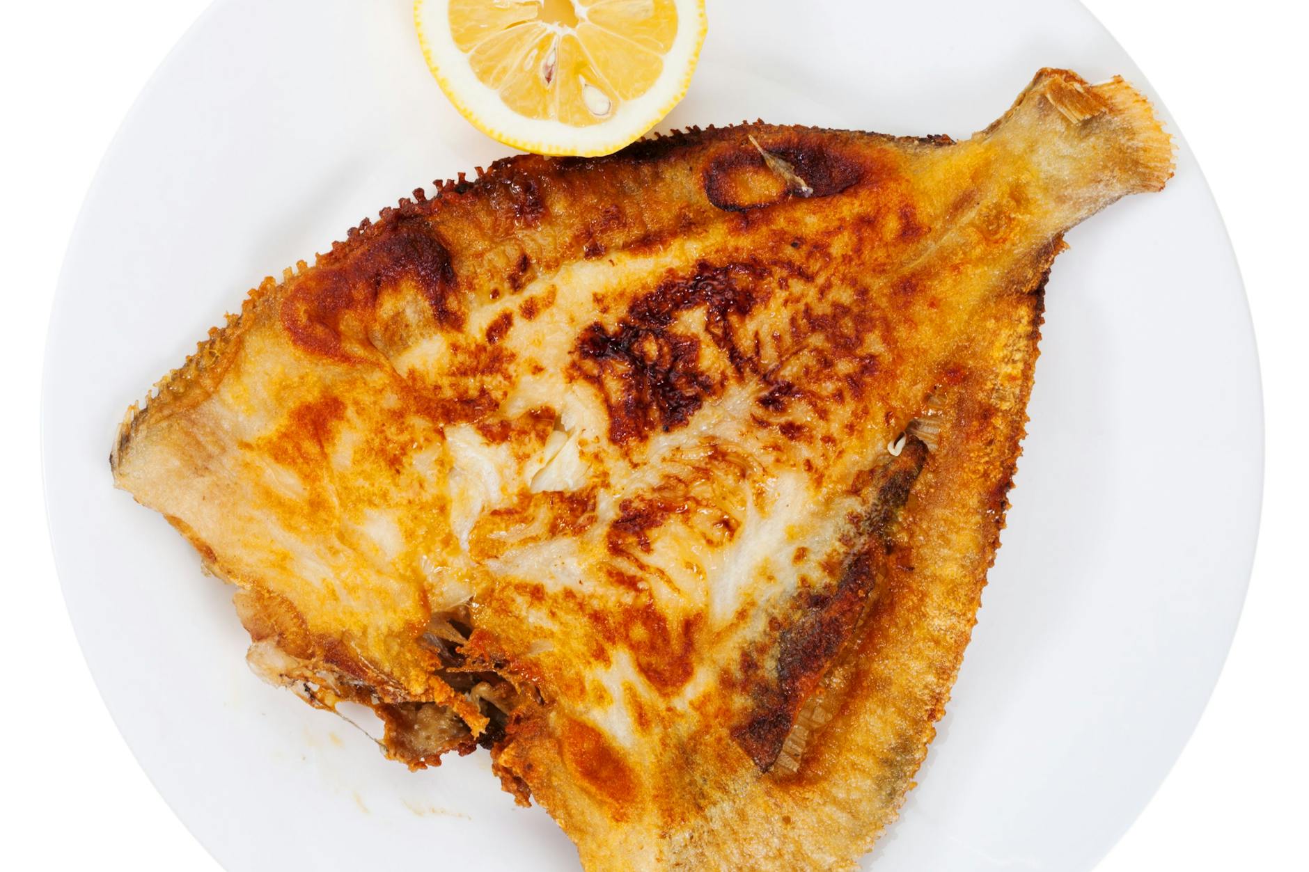 Gedünstetes oder paniert gebratenes Schollenfilet: Es ist purer Luxus, kommt es mit dem teuersten Gewürz der Welt zusammen - Safran.