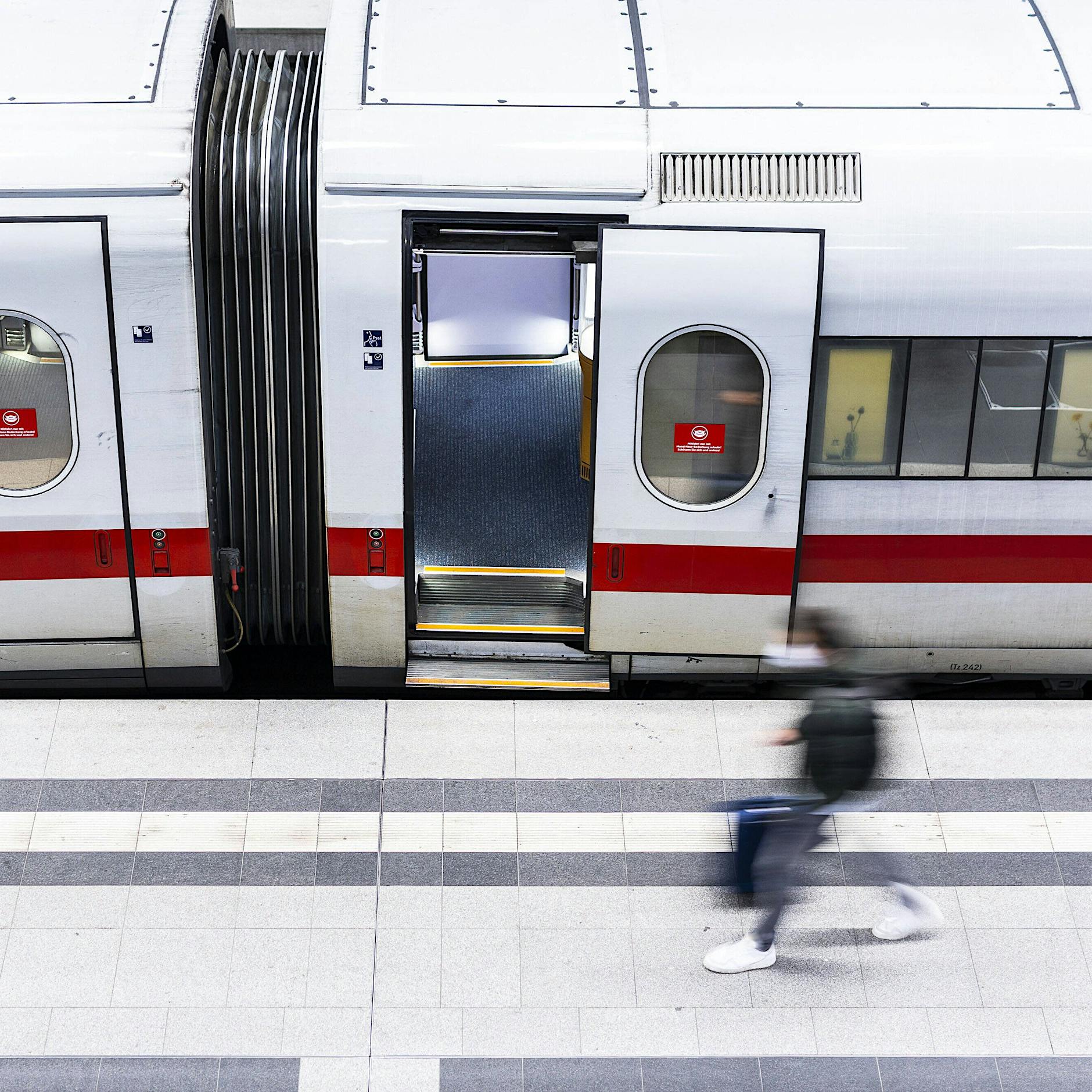 In Berlin kommen immer mehr Züge zu spät: Ist das 9-Euro-Ticket schuld?