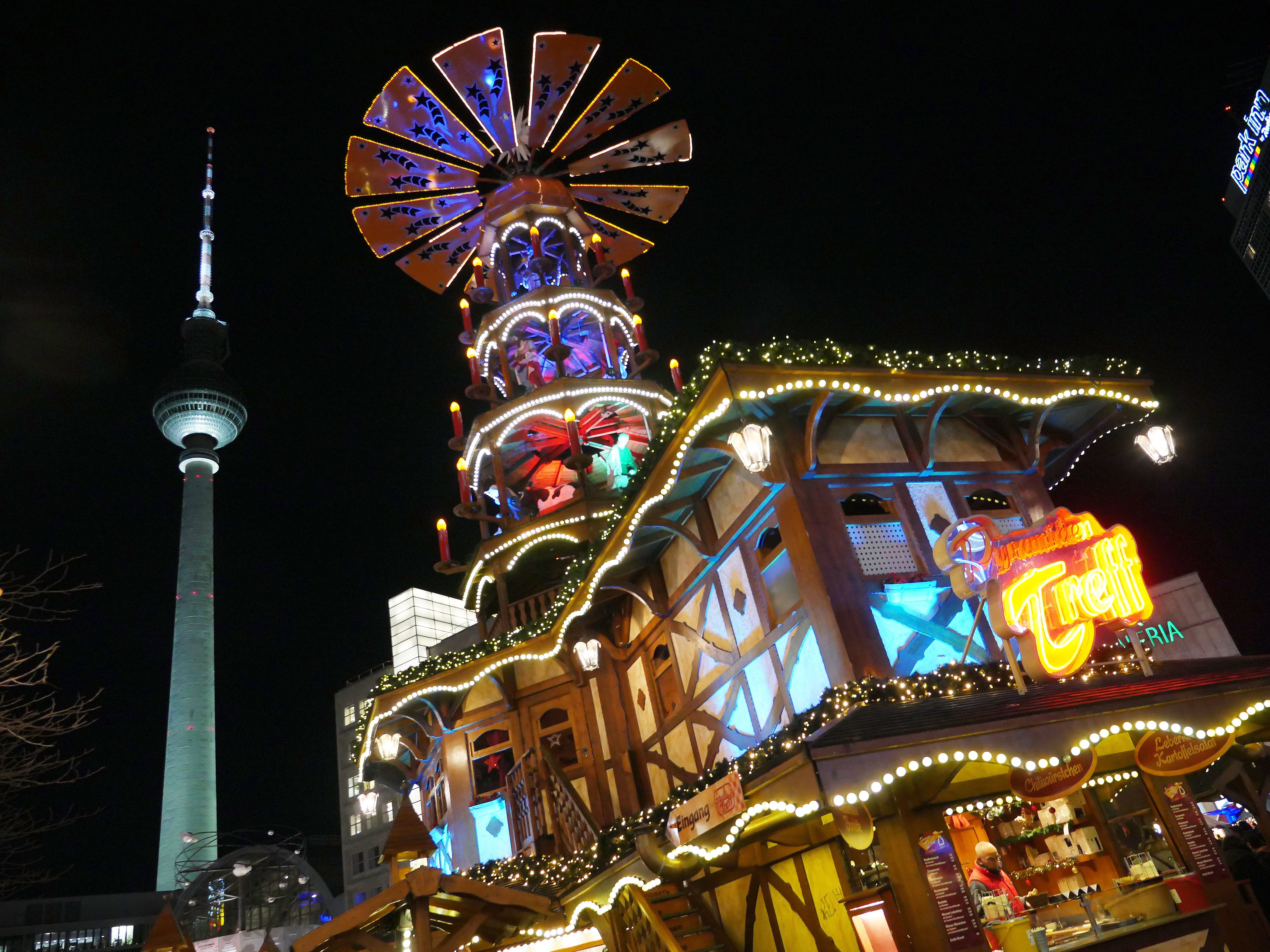 UPDATE Ist Berlin bald ganz zappenduster? Jetzt will der Senat sogar die Weihnachtsmarktbeleuchtung verbieten! DAS sagen die Betreiber