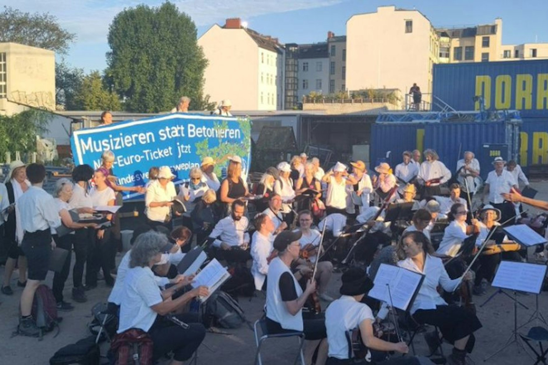 Musik-Aktionsgruppe „Lebenslaute“ während der Baustellenbesetzung.